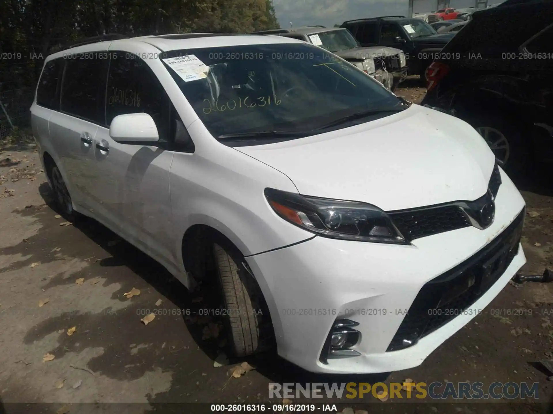 1 Photograph of a damaged car 5TDXZ3DC2KS999392 TOYOTA SIENNA 2019