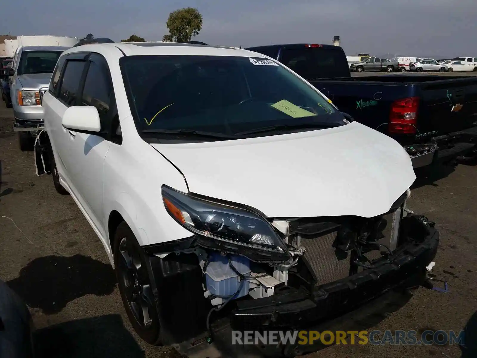 1 Photograph of a damaged car 5TDXZ3DC3KS018826 TOYOTA SIENNA 2019