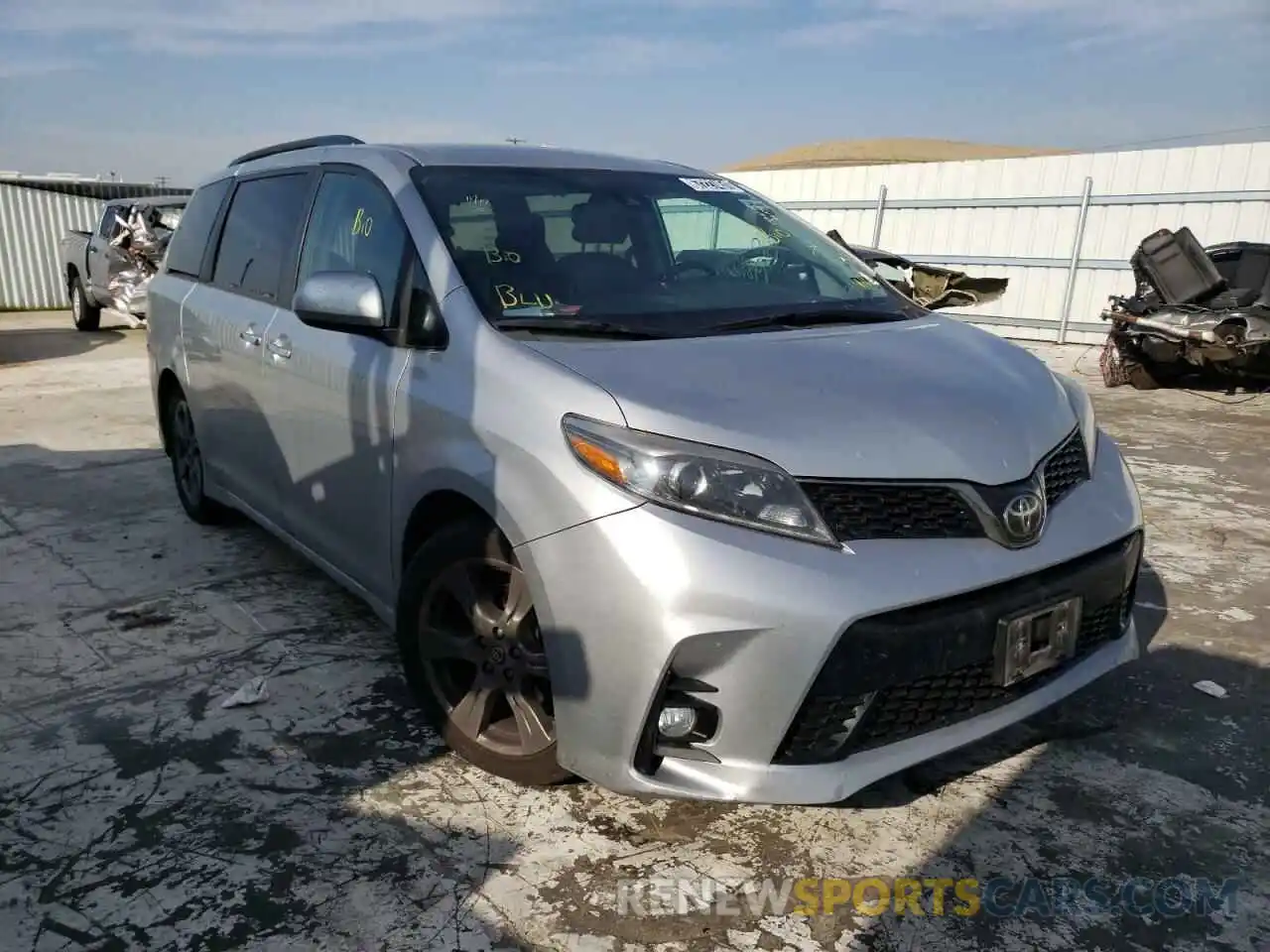 1 Photograph of a damaged car 5TDXZ3DC3KS985145 TOYOTA SIENNA 2019