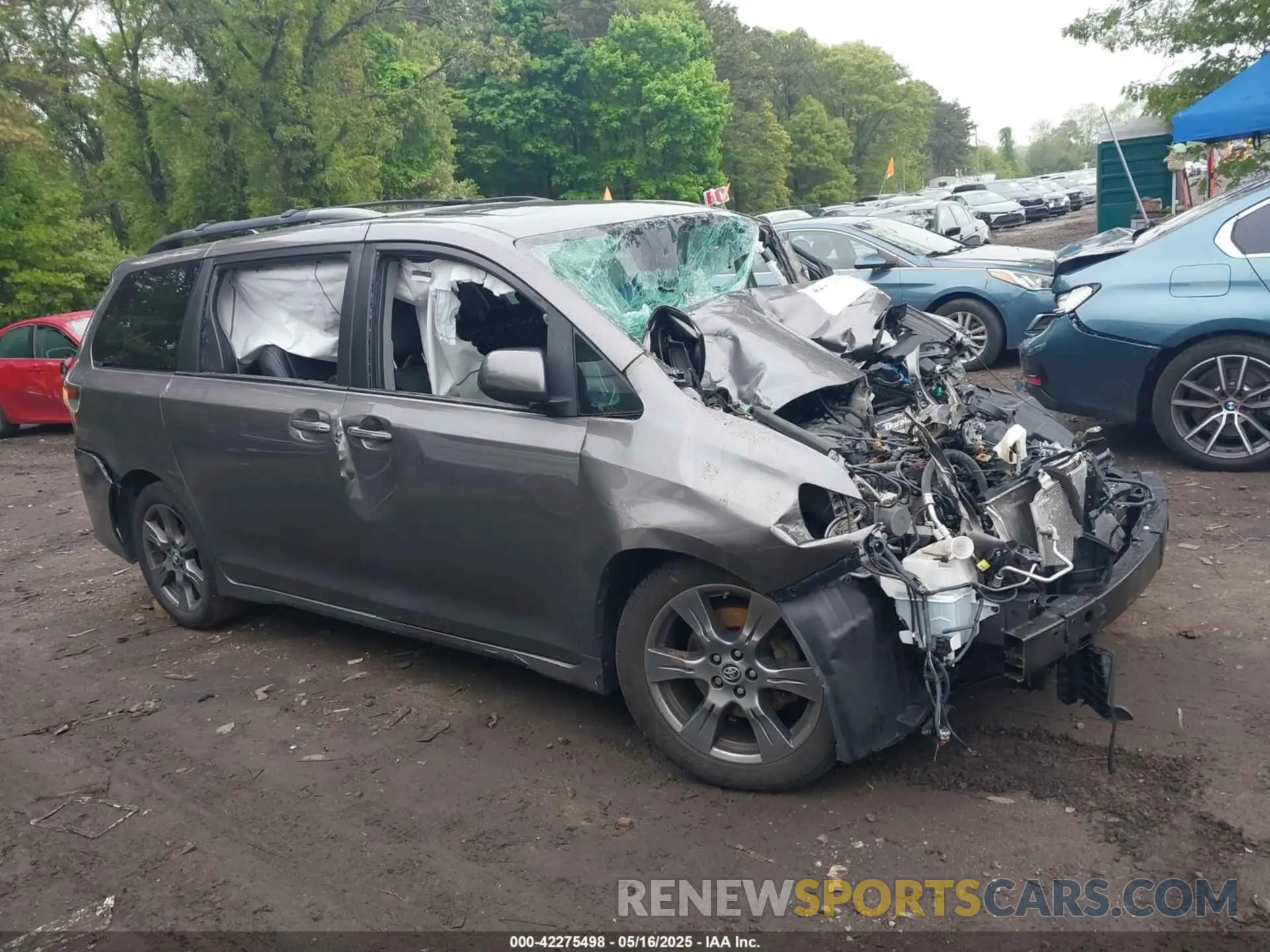 12 Photograph of a damaged car 5TDXZ3DC4KS014221 TOYOTA SIENNA 2019