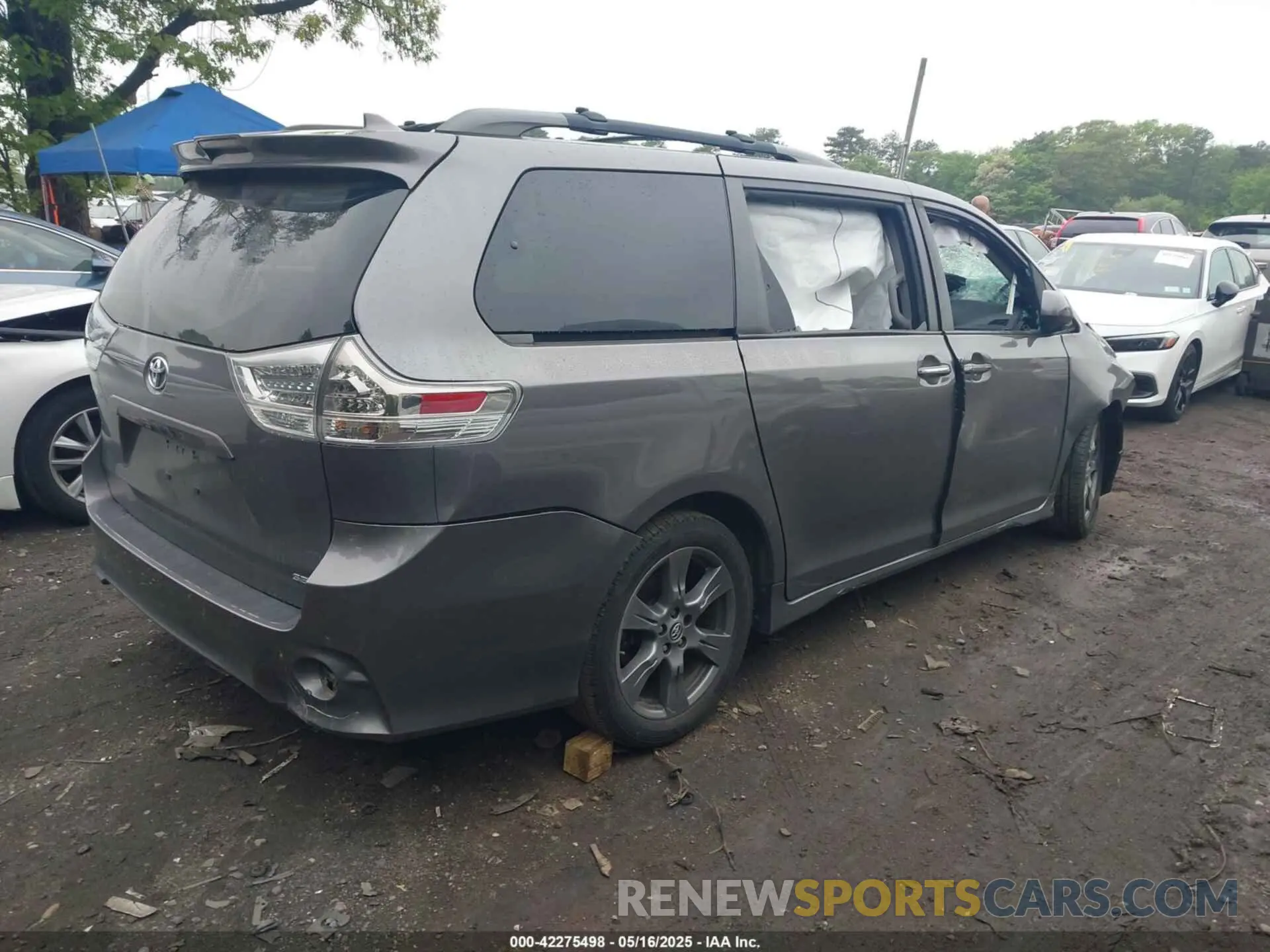 4 Photograph of a damaged car 5TDXZ3DC4KS014221 TOYOTA SIENNA 2019