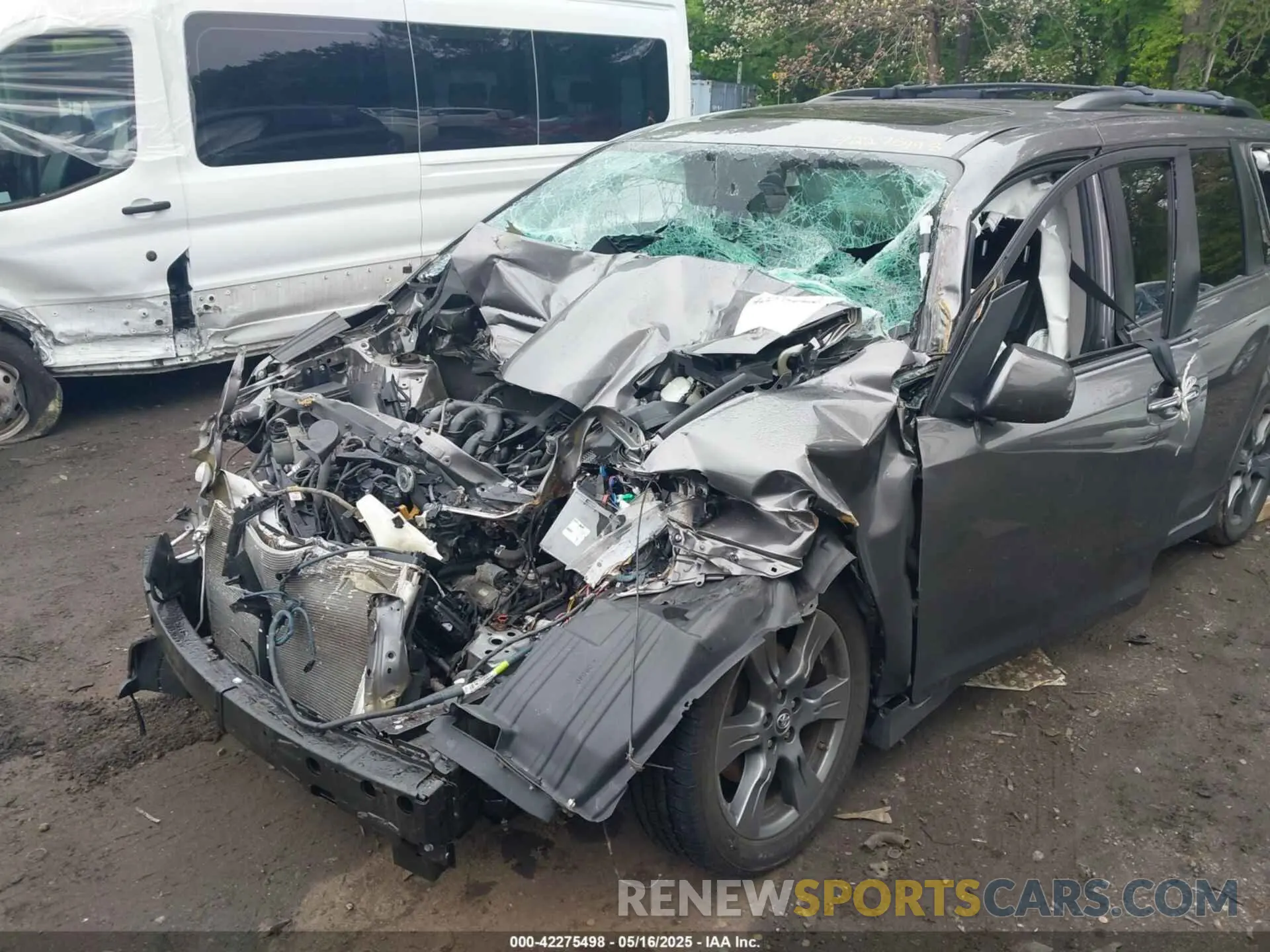 6 Photograph of a damaged car 5TDXZ3DC4KS014221 TOYOTA SIENNA 2019