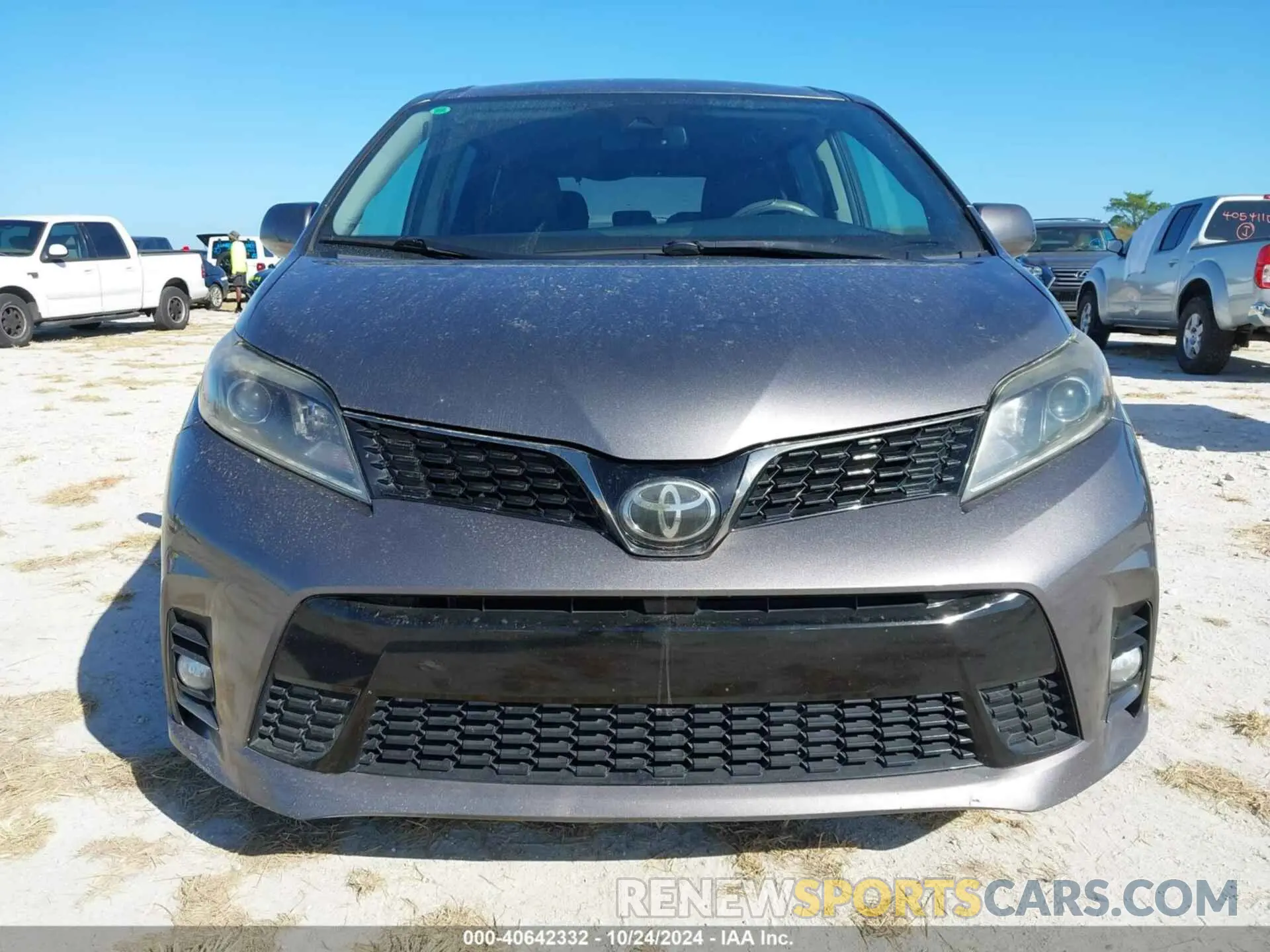 6 Photograph of a damaged car 5TDXZ3DC4KS977586 TOYOTA SIENNA 2019