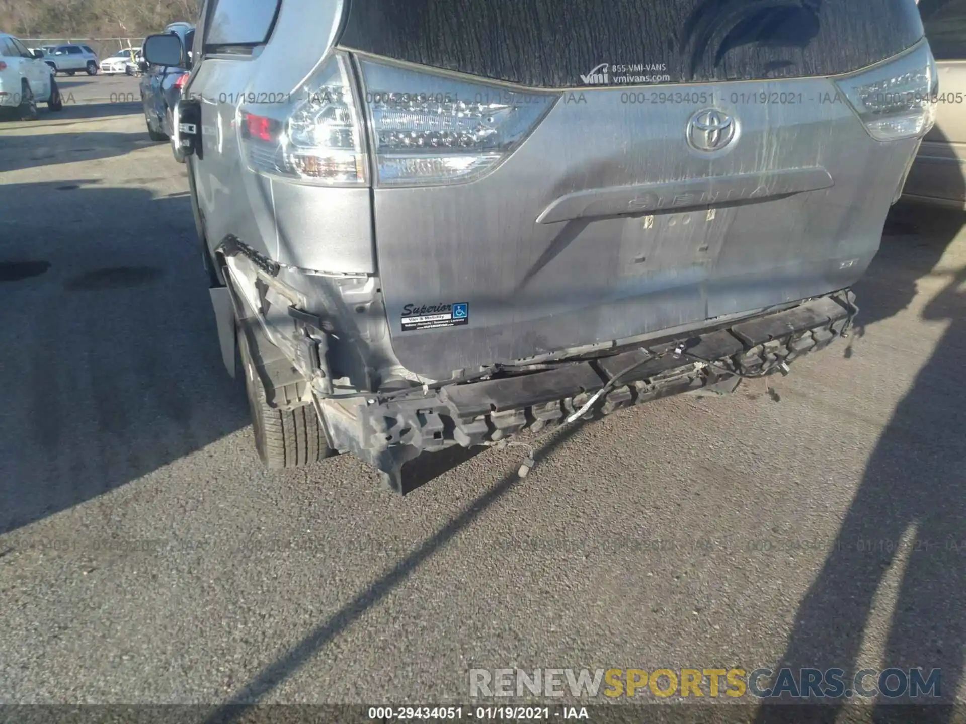 6 Photograph of a damaged car 5TDXZ3DC4KS977717 TOYOTA SIENNA 2019