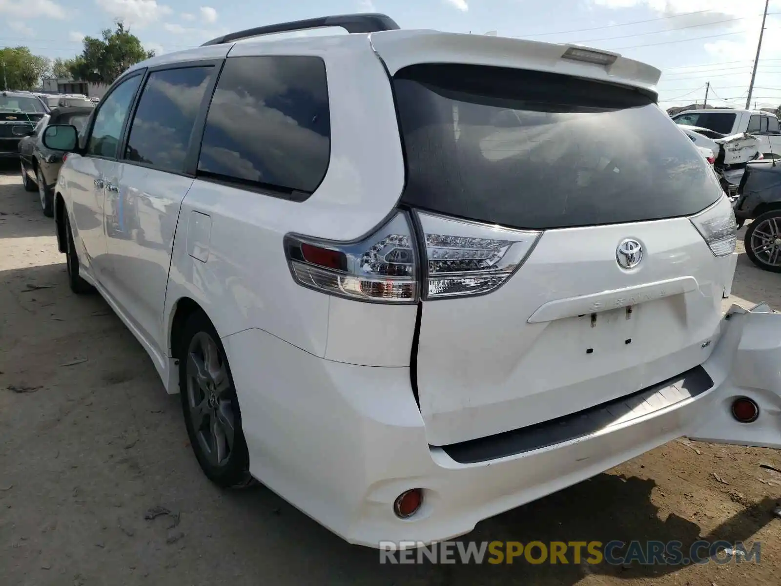 3 Photograph of a damaged car 5TDXZ3DC6KS978917 TOYOTA SIENNA 2019