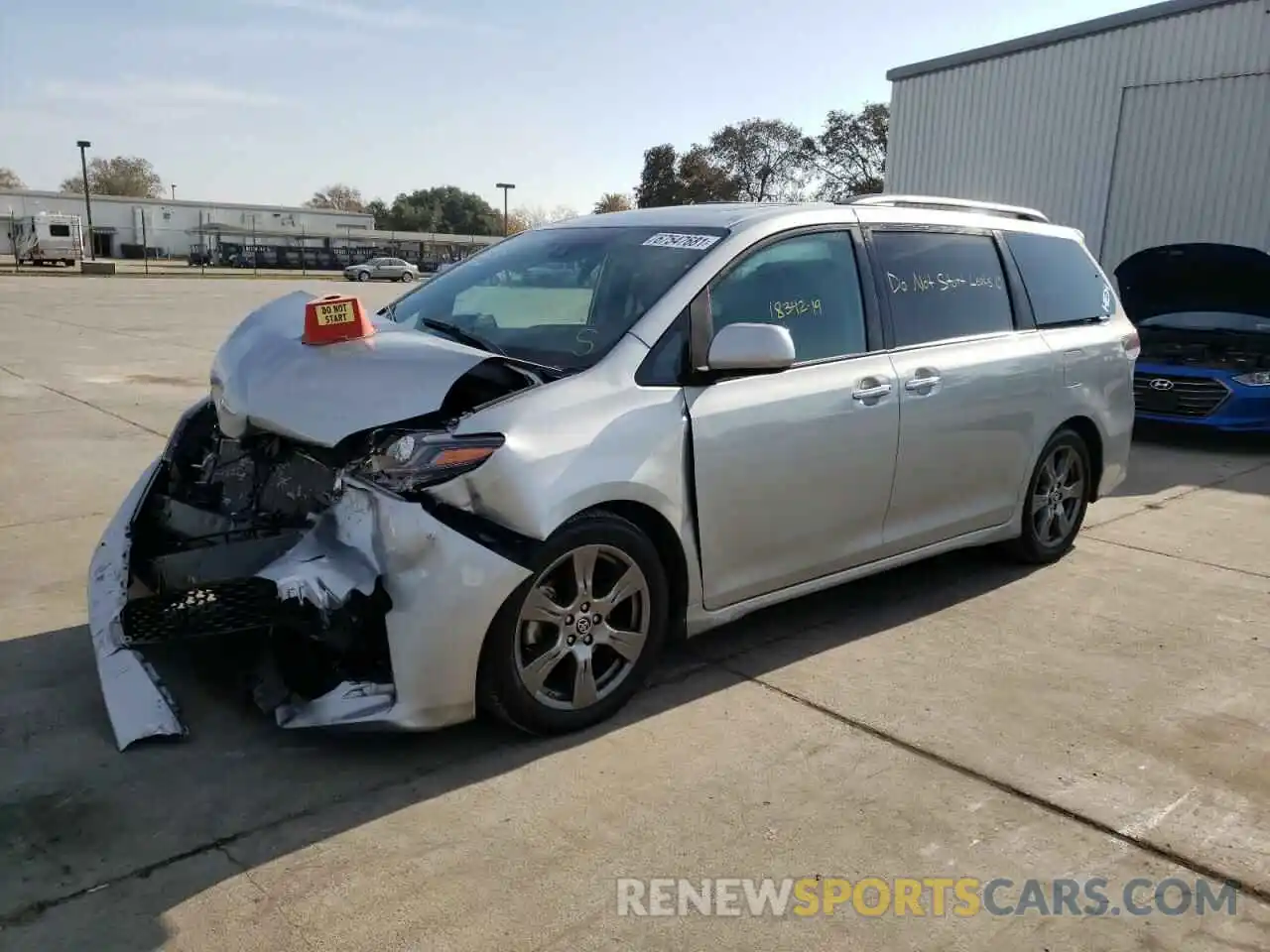 2 Photograph of a damaged car 5TDXZ3DC7KS973273 TOYOTA SIENNA 2019