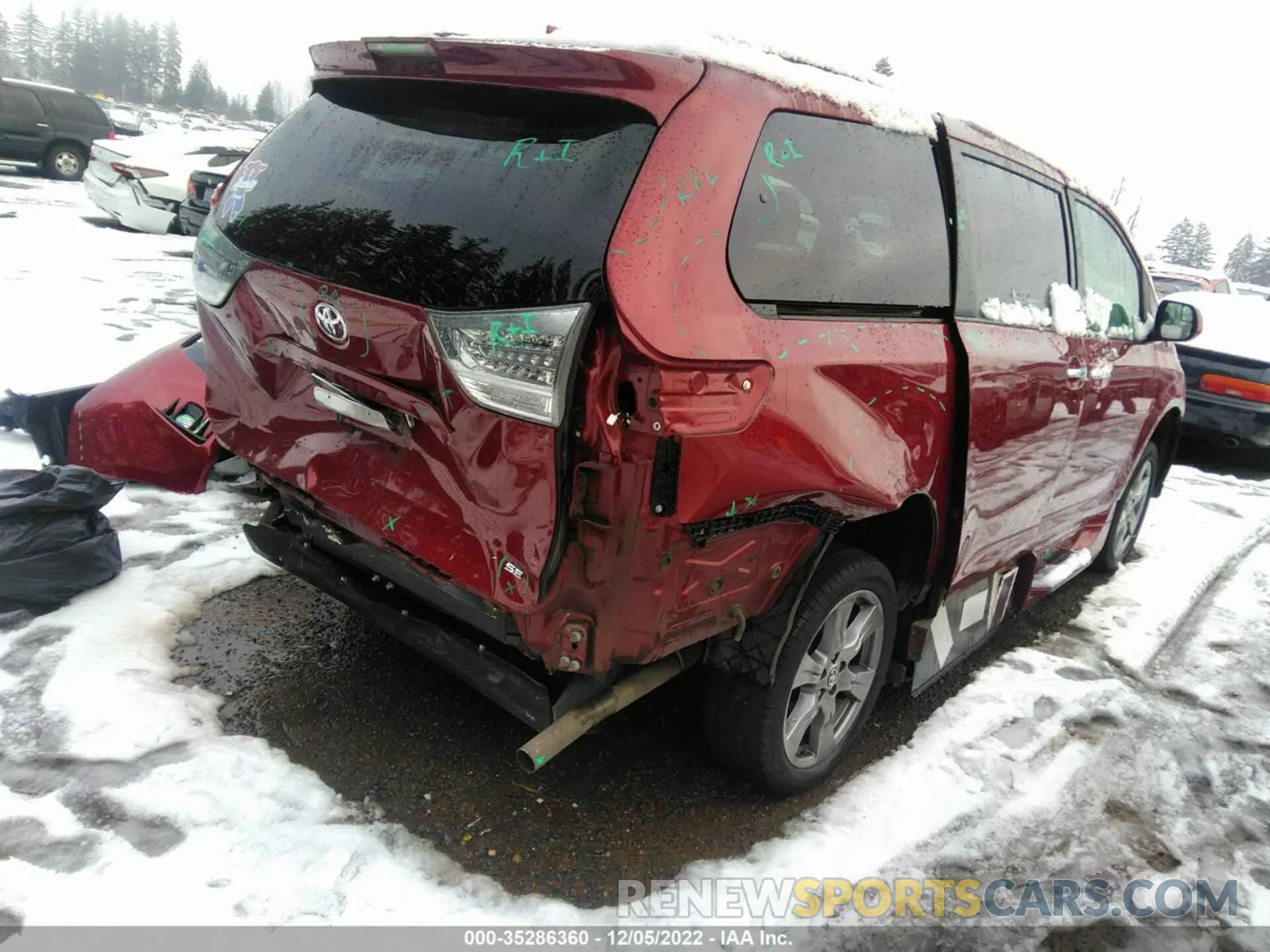 4 Photograph of a damaged car 5TDXZ3DC7KS984595 TOYOTA SIENNA 2019