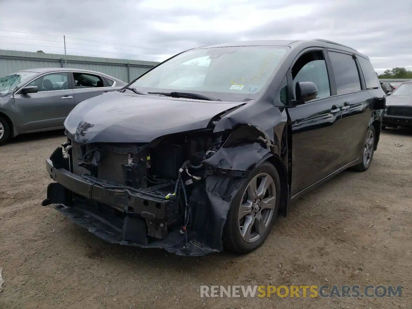 2 Photograph of a damaged car 5TDXZ3DC8KS004873 TOYOTA SIENNA 2019