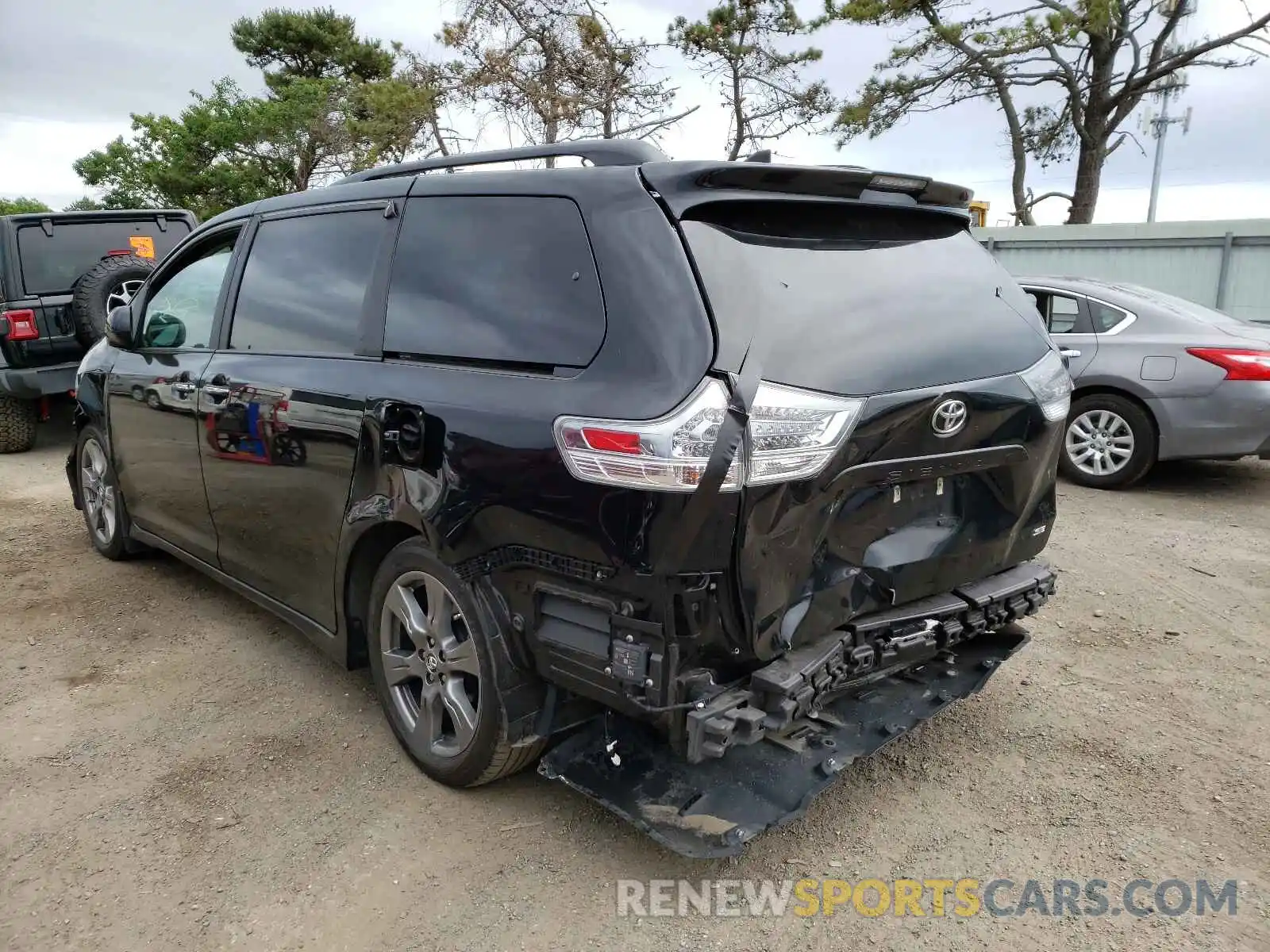 3 Photograph of a damaged car 5TDXZ3DC8KS004873 TOYOTA SIENNA 2019