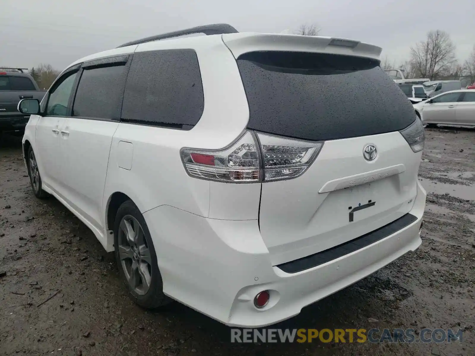 3 Photograph of a damaged car 5TDXZ3DC8KS011323 TOYOTA SIENNA 2019