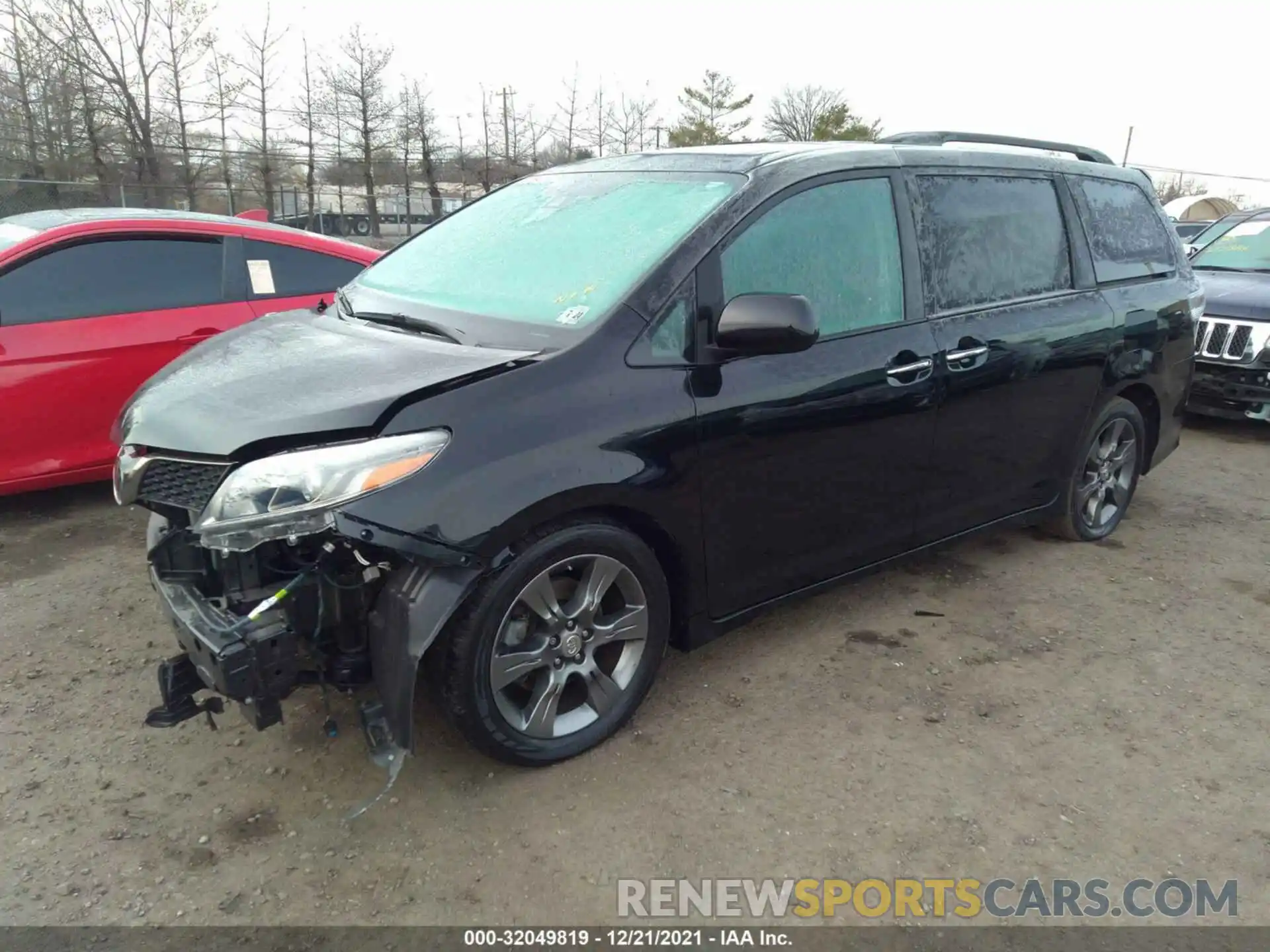 2 Photograph of a damaged car 5TDXZ3DC8KS016585 TOYOTA SIENNA 2019