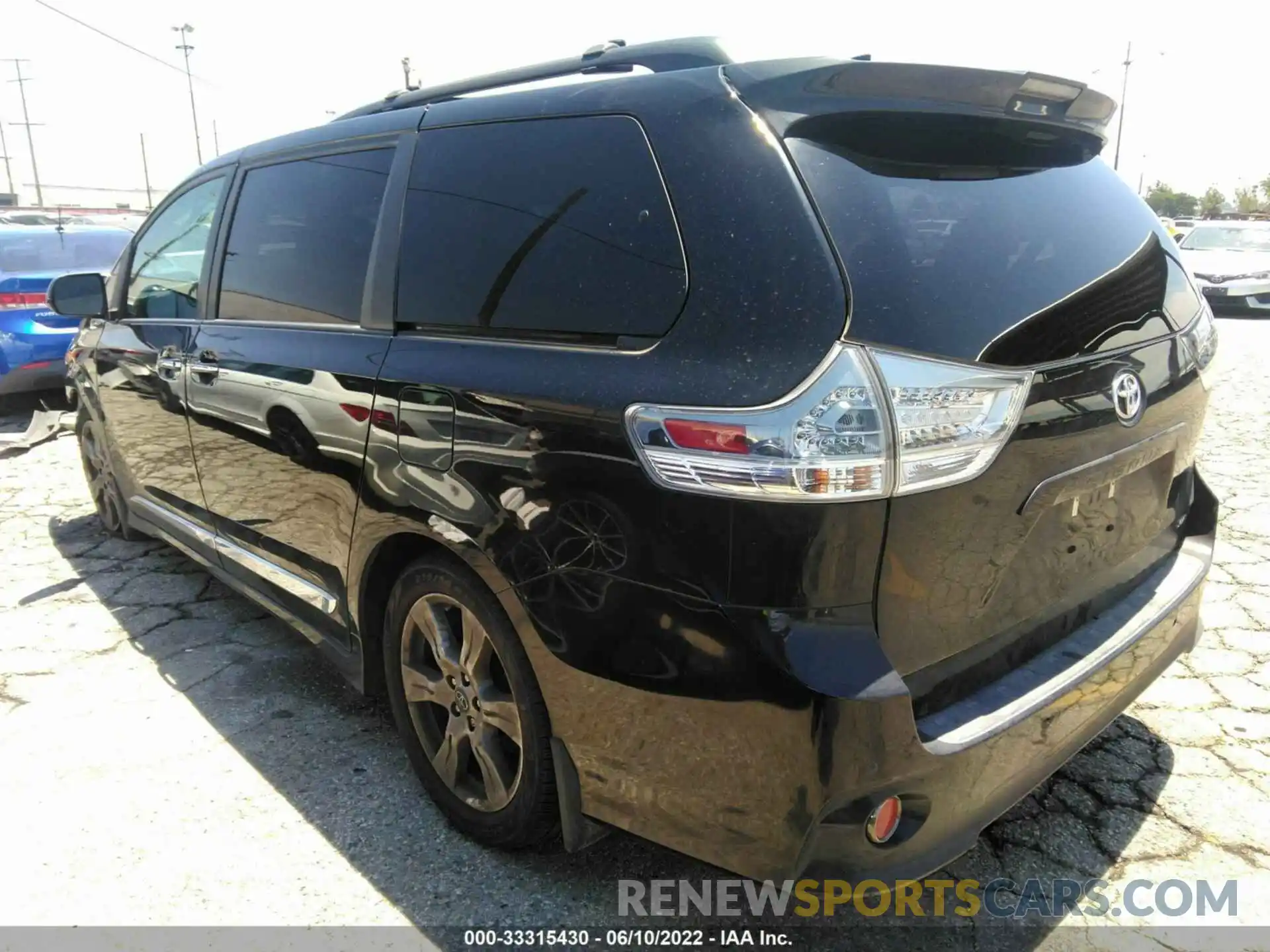 3 Photograph of a damaged car 5TDXZ3DC8KS976487 TOYOTA SIENNA 2019