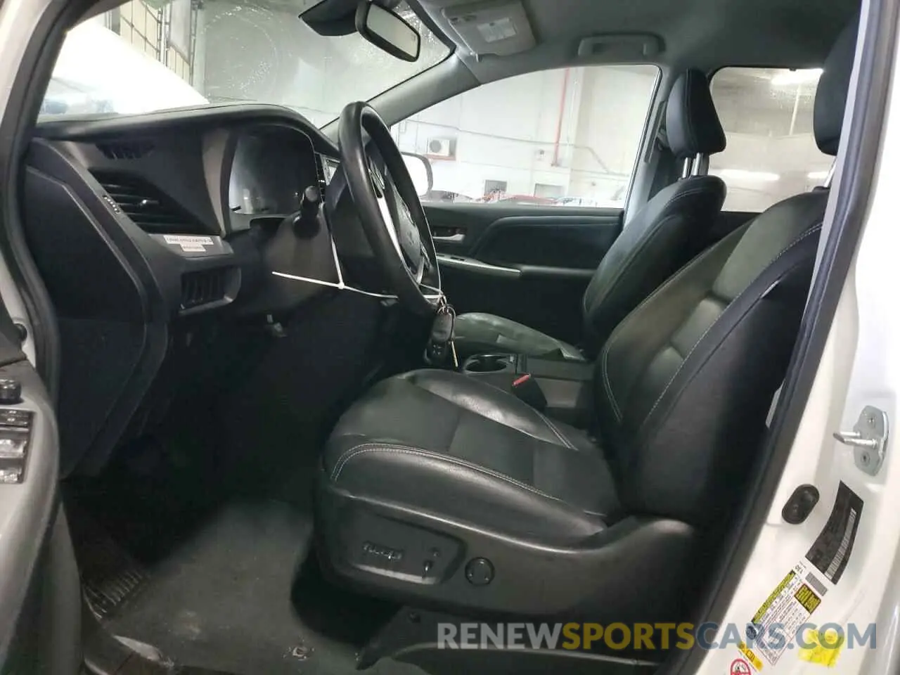 7 Photograph of a damaged car 5TDXZ3DC8KS986517 TOYOTA SIENNA 2019