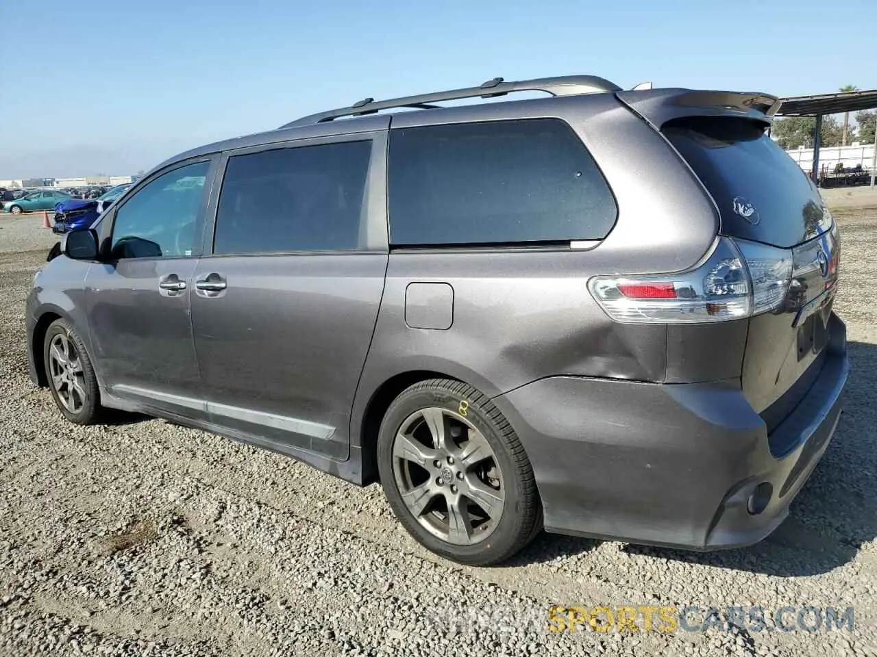 2 Photograph of a damaged car 5TDXZ3DC8KS993211 TOYOTA SIENNA 2019