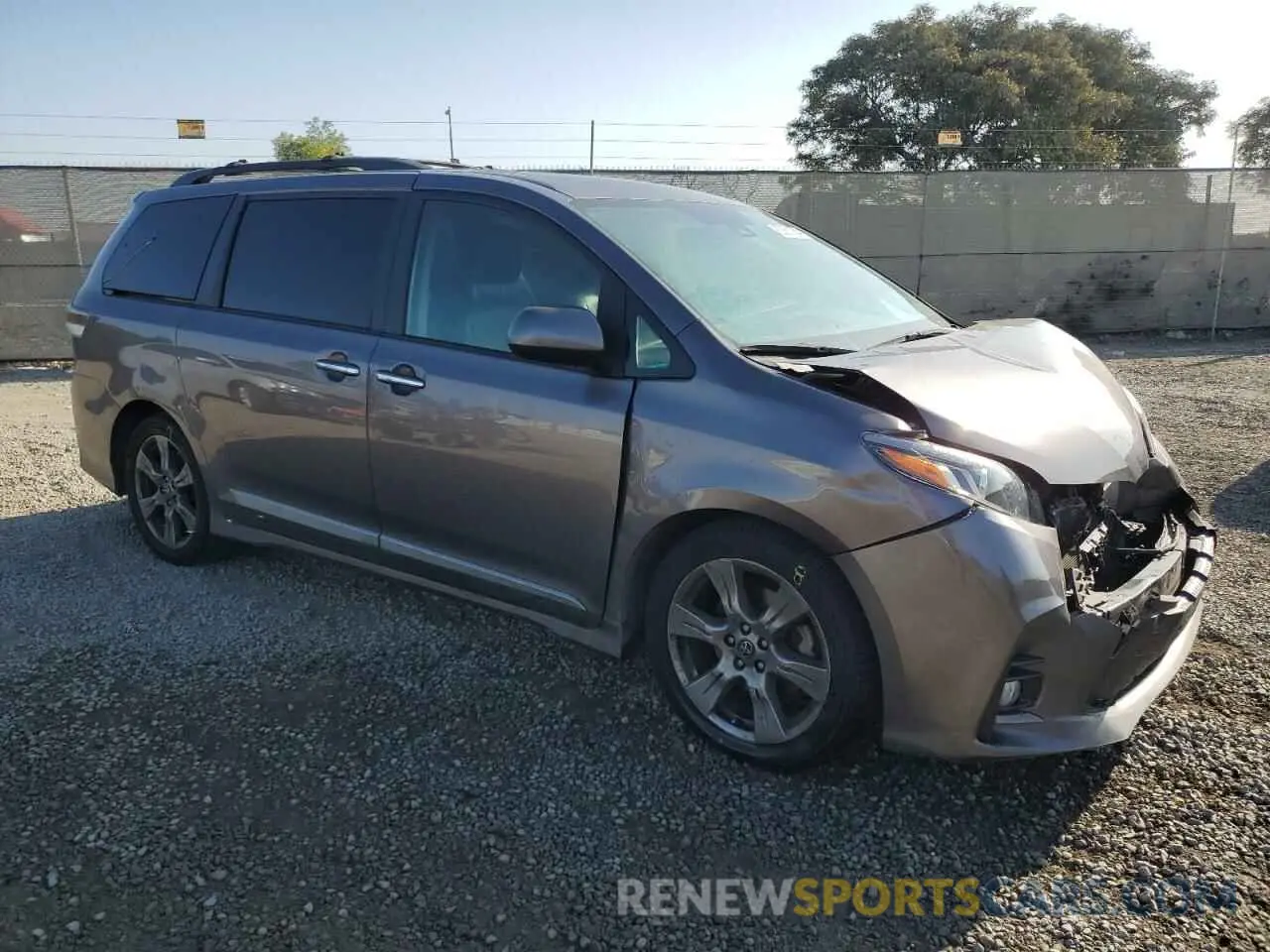 4 Photograph of a damaged car 5TDXZ3DC8KS993211 TOYOTA SIENNA 2019