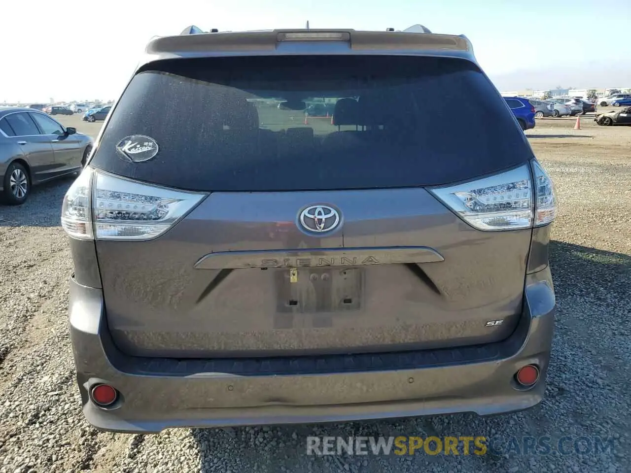 6 Photograph of a damaged car 5TDXZ3DC8KS993211 TOYOTA SIENNA 2019