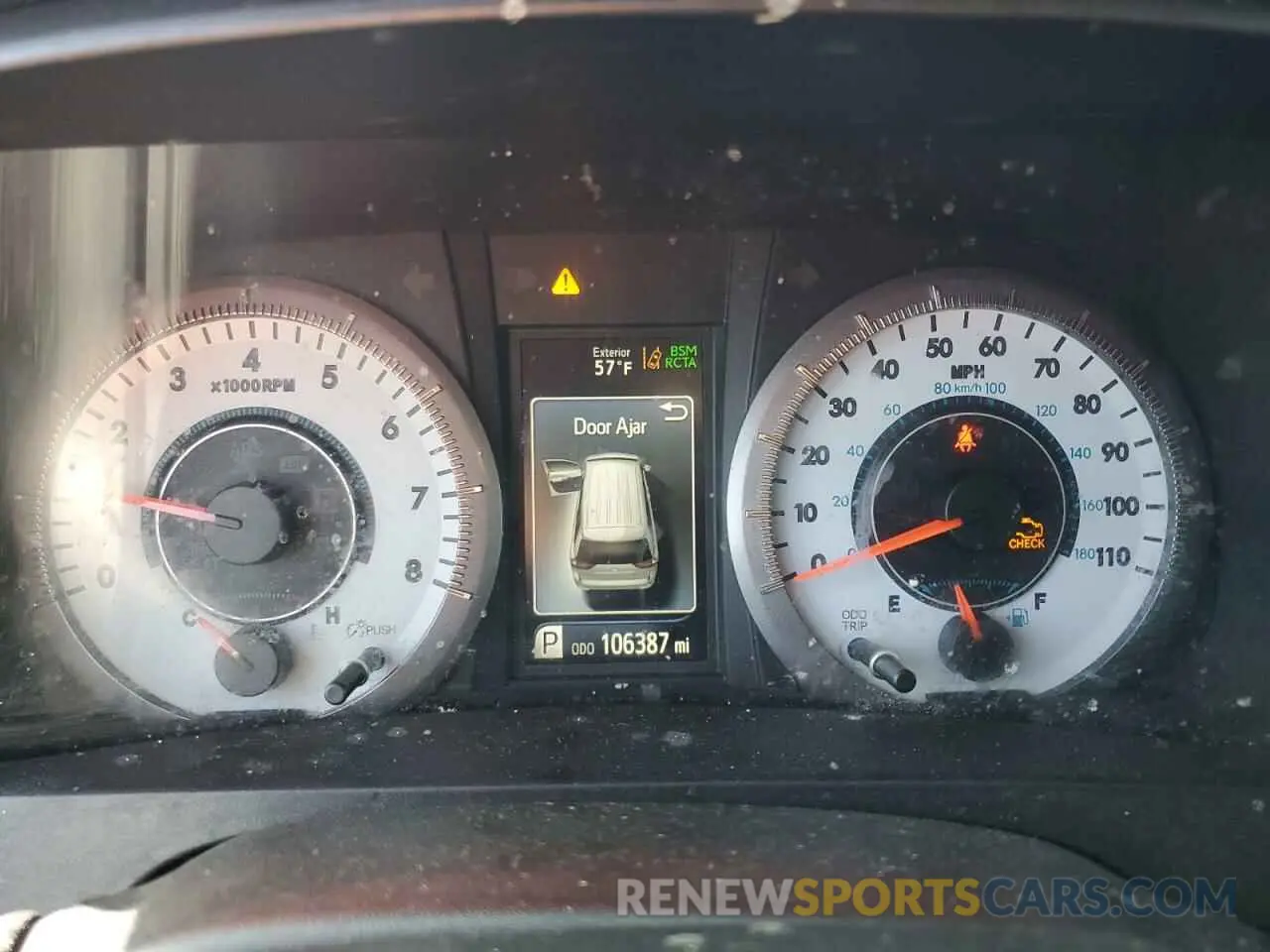9 Photograph of a damaged car 5TDXZ3DC8KS993211 TOYOTA SIENNA 2019