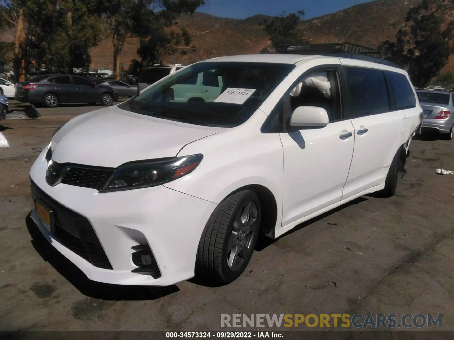 2 Photograph of a damaged car 5TDXZ3DC9KS967765 TOYOTA SIENNA 2019