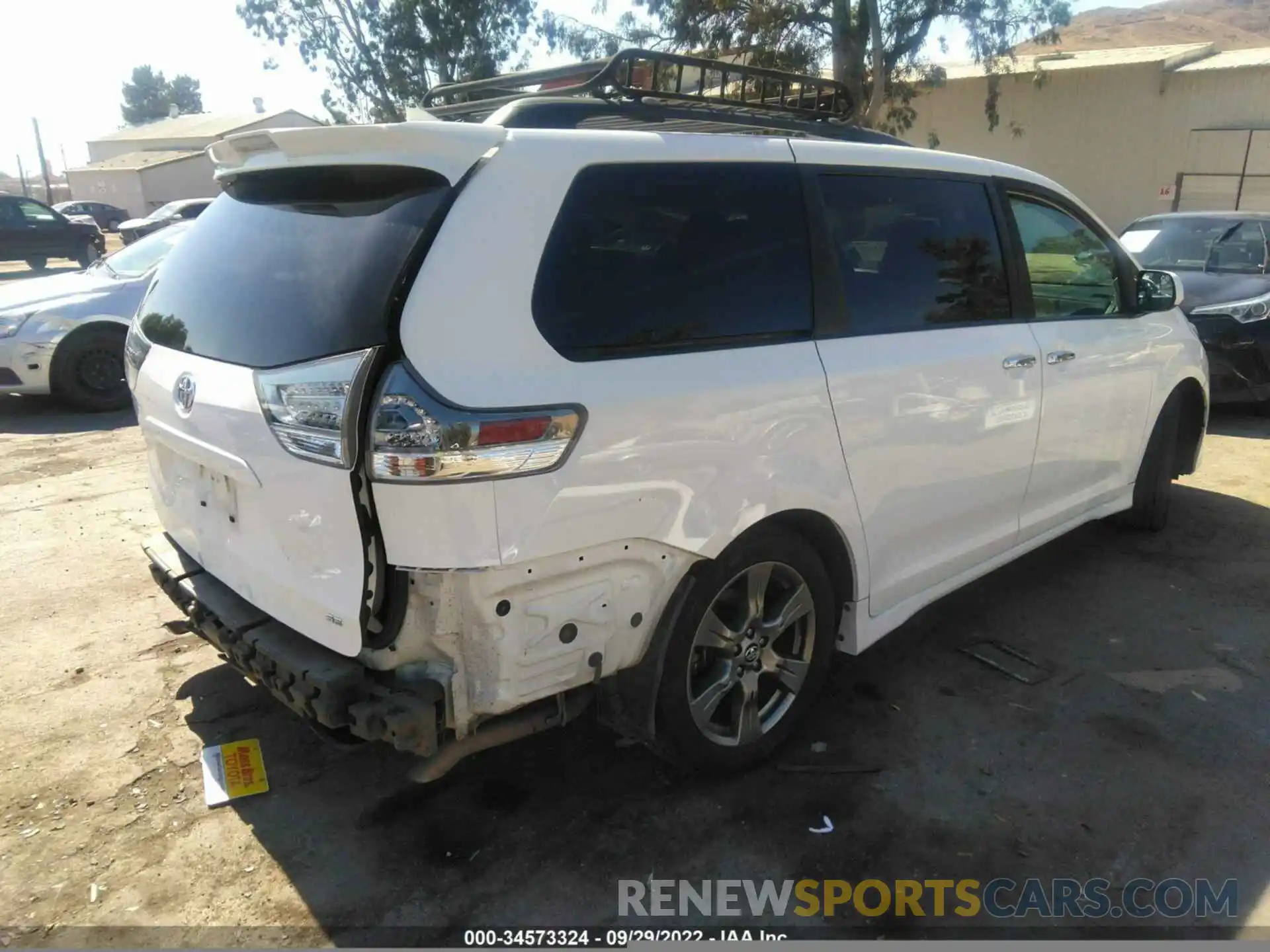 4 Photograph of a damaged car 5TDXZ3DC9KS967765 TOYOTA SIENNA 2019