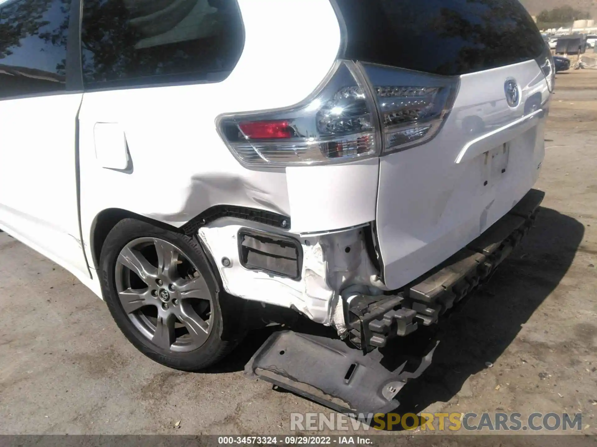 6 Photograph of a damaged car 5TDXZ3DC9KS967765 TOYOTA SIENNA 2019