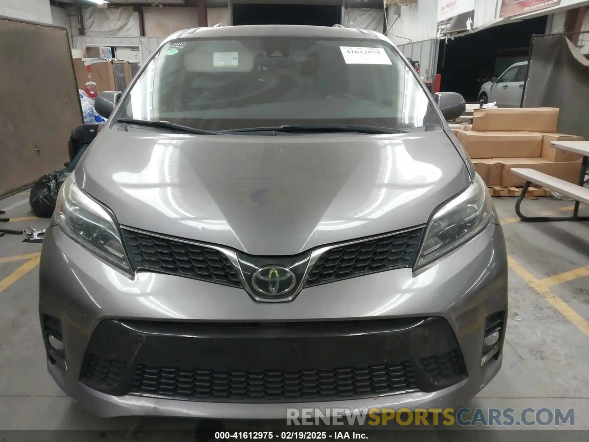 12 Photograph of a damaged car 5TDXZ3DC9KS998790 TOYOTA SIENNA 2019