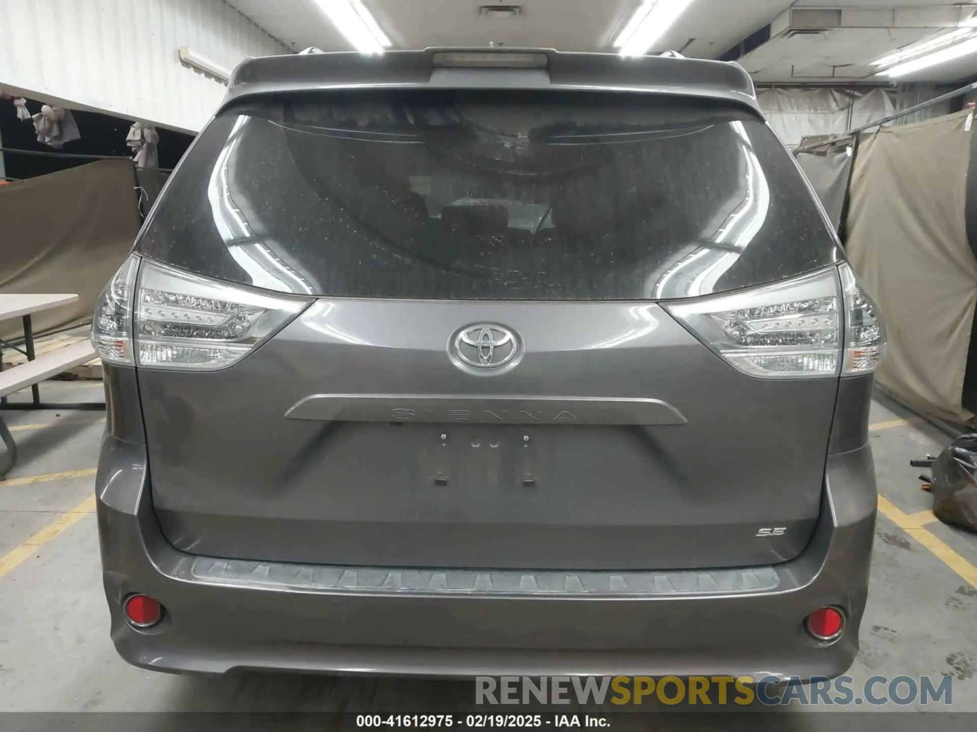 16 Photograph of a damaged car 5TDXZ3DC9KS998790 TOYOTA SIENNA 2019