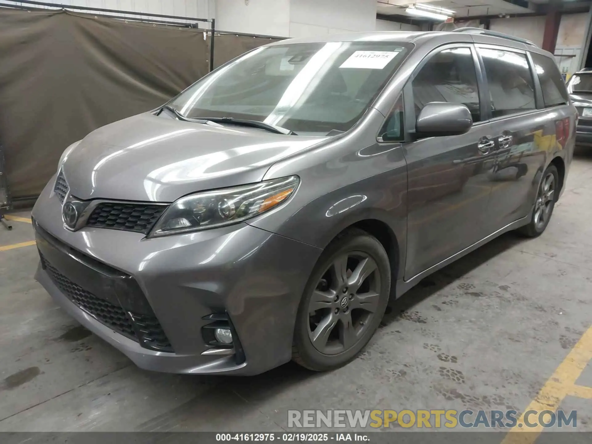 2 Photograph of a damaged car 5TDXZ3DC9KS998790 TOYOTA SIENNA 2019