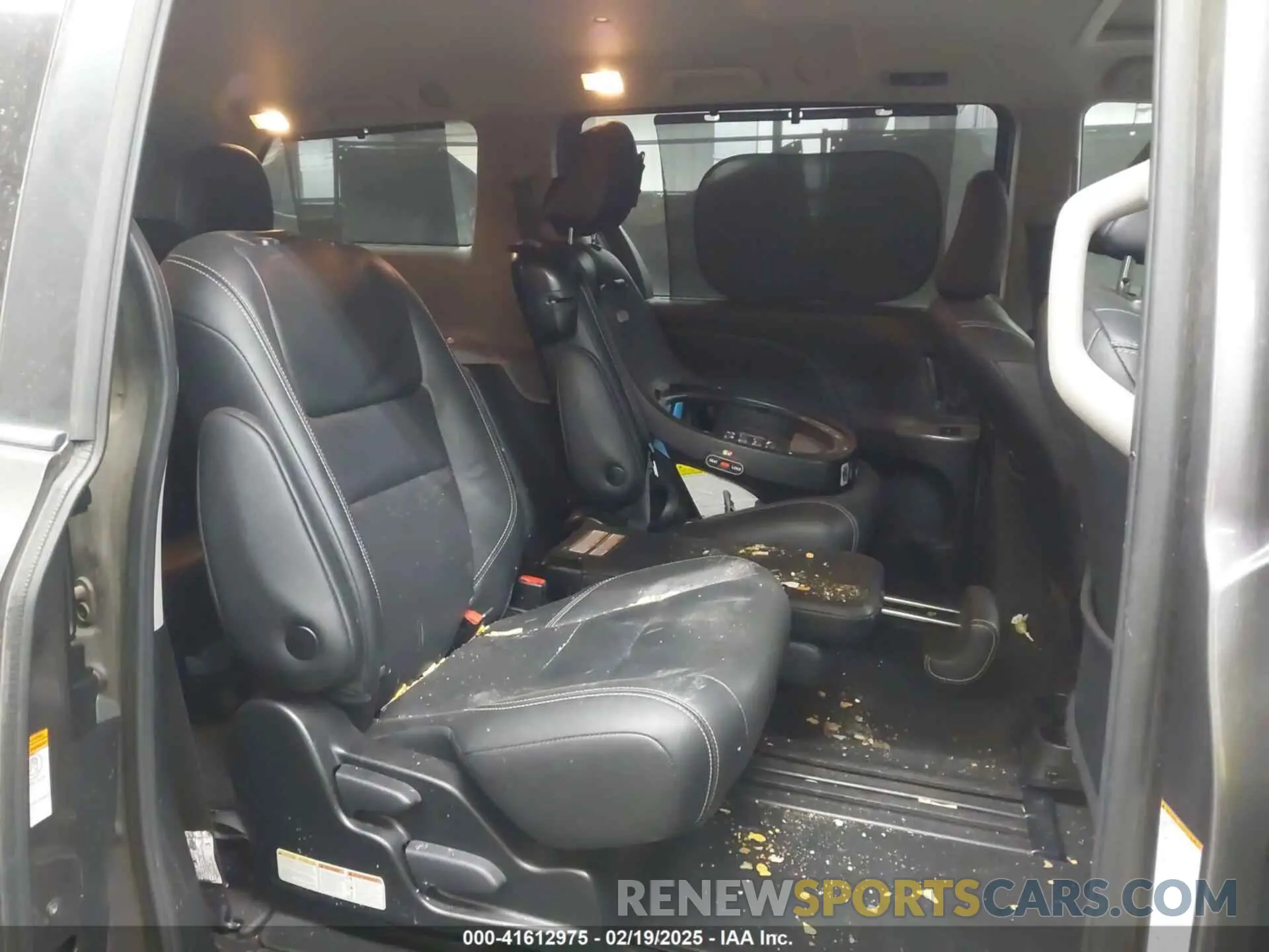 8 Photograph of a damaged car 5TDXZ3DC9KS998790 TOYOTA SIENNA 2019