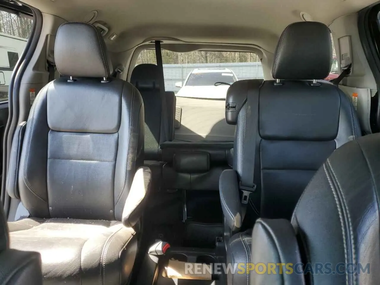 10 Photograph of a damaged car 5TDXZ3DCXKS019410 TOYOTA SIENNA 2019