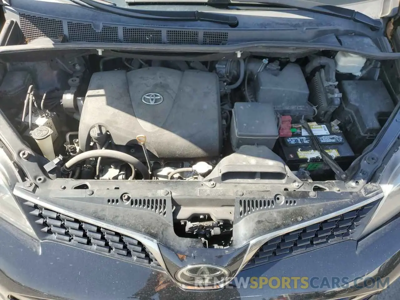 12 Photograph of a damaged car 5TDXZ3DCXKS019410 TOYOTA SIENNA 2019