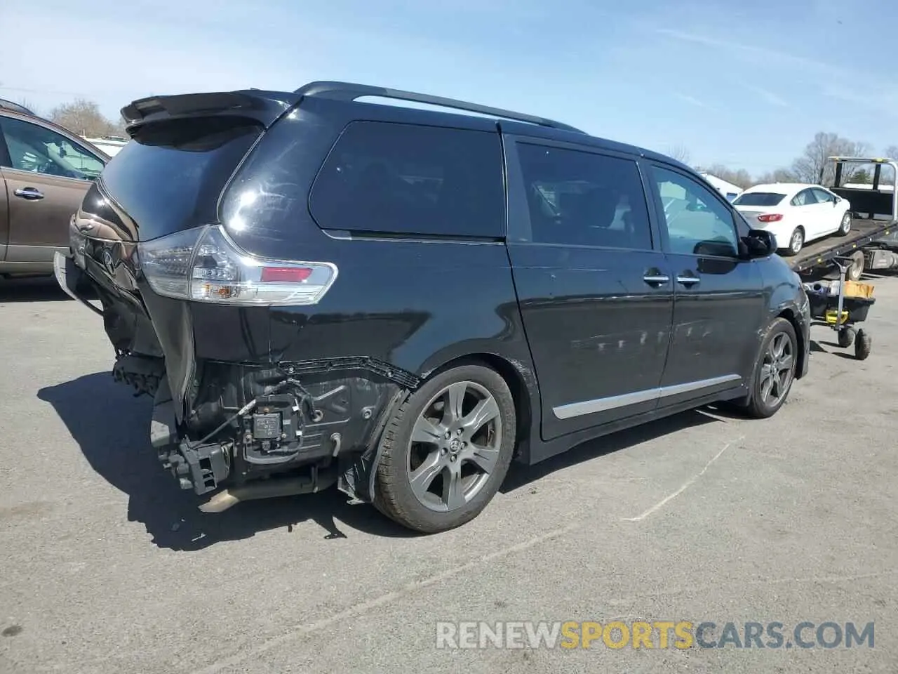 3 Photograph of a damaged car 5TDXZ3DCXKS019410 TOYOTA SIENNA 2019