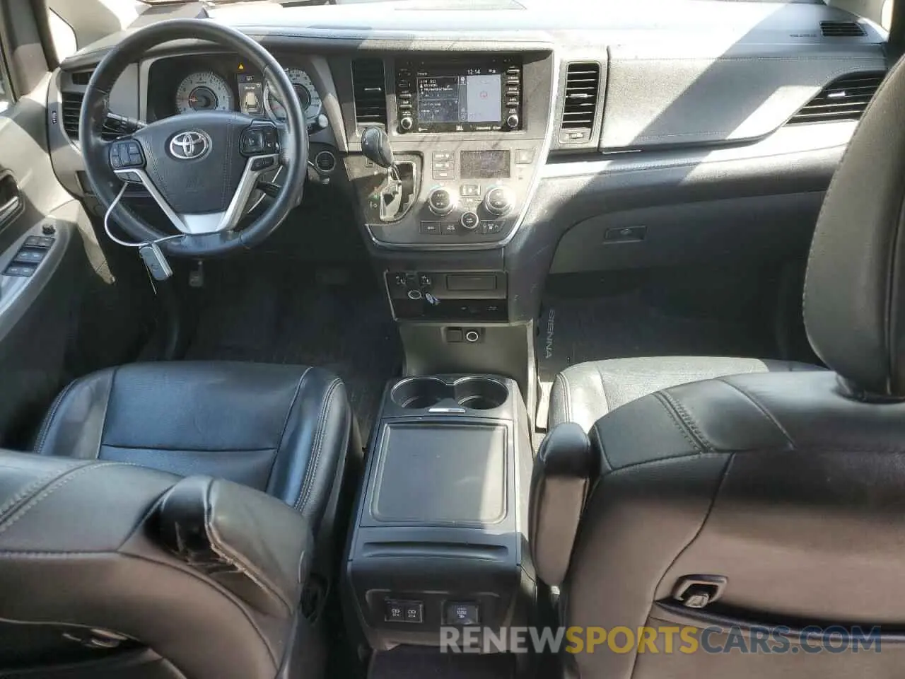 8 Photograph of a damaged car 5TDXZ3DCXKS019410 TOYOTA SIENNA 2019