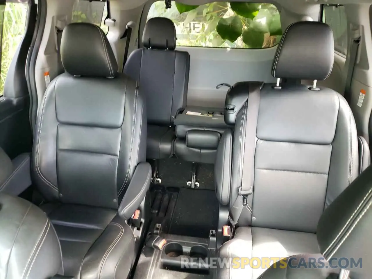 10 Photograph of a damaged car 5TDXZ3DCXKS020380 TOYOTA SIENNA 2019