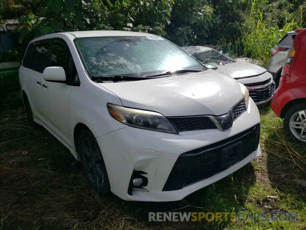 4 Photograph of a damaged car 5TDXZ3DCXKS020380 TOYOTA SIENNA 2019