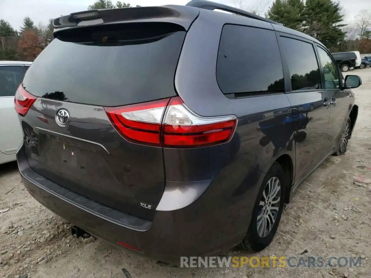 4 Photograph of a damaged car 5TDYZ3DC0KS005262 TOYOTA SIENNA 2019