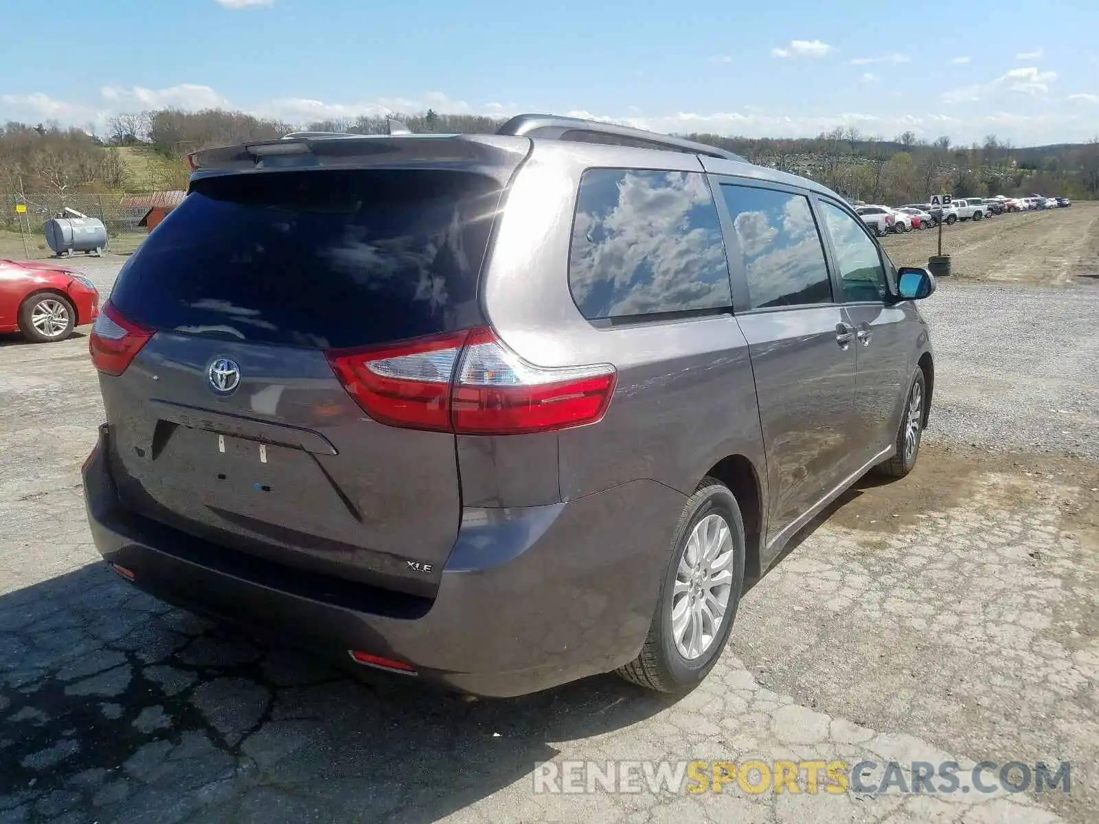 4 Photograph of a damaged car 5TDYZ3DC0KS012714 TOYOTA SIENNA 2019