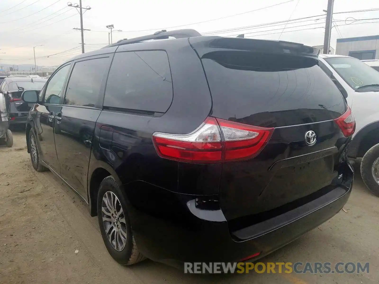 3 Photograph of a damaged car 5TDYZ3DC0KS013121 TOYOTA SIENNA 2019