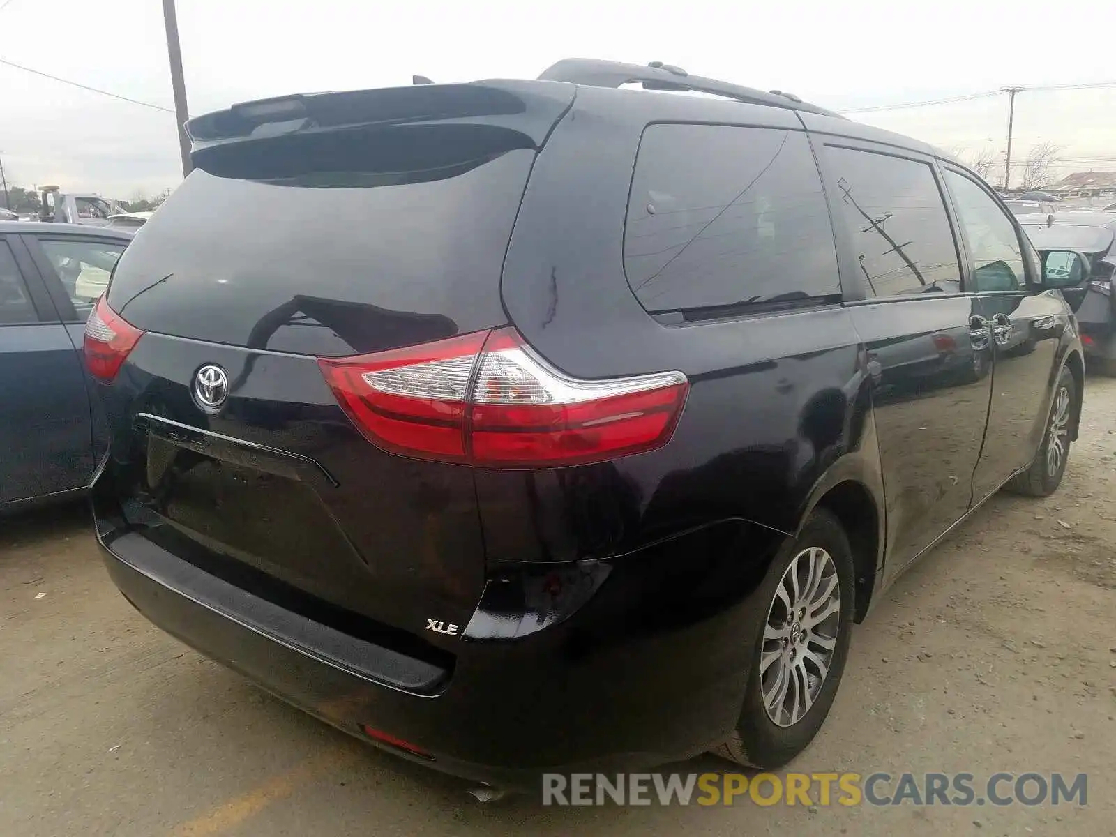 4 Photograph of a damaged car 5TDYZ3DC0KS013121 TOYOTA SIENNA 2019