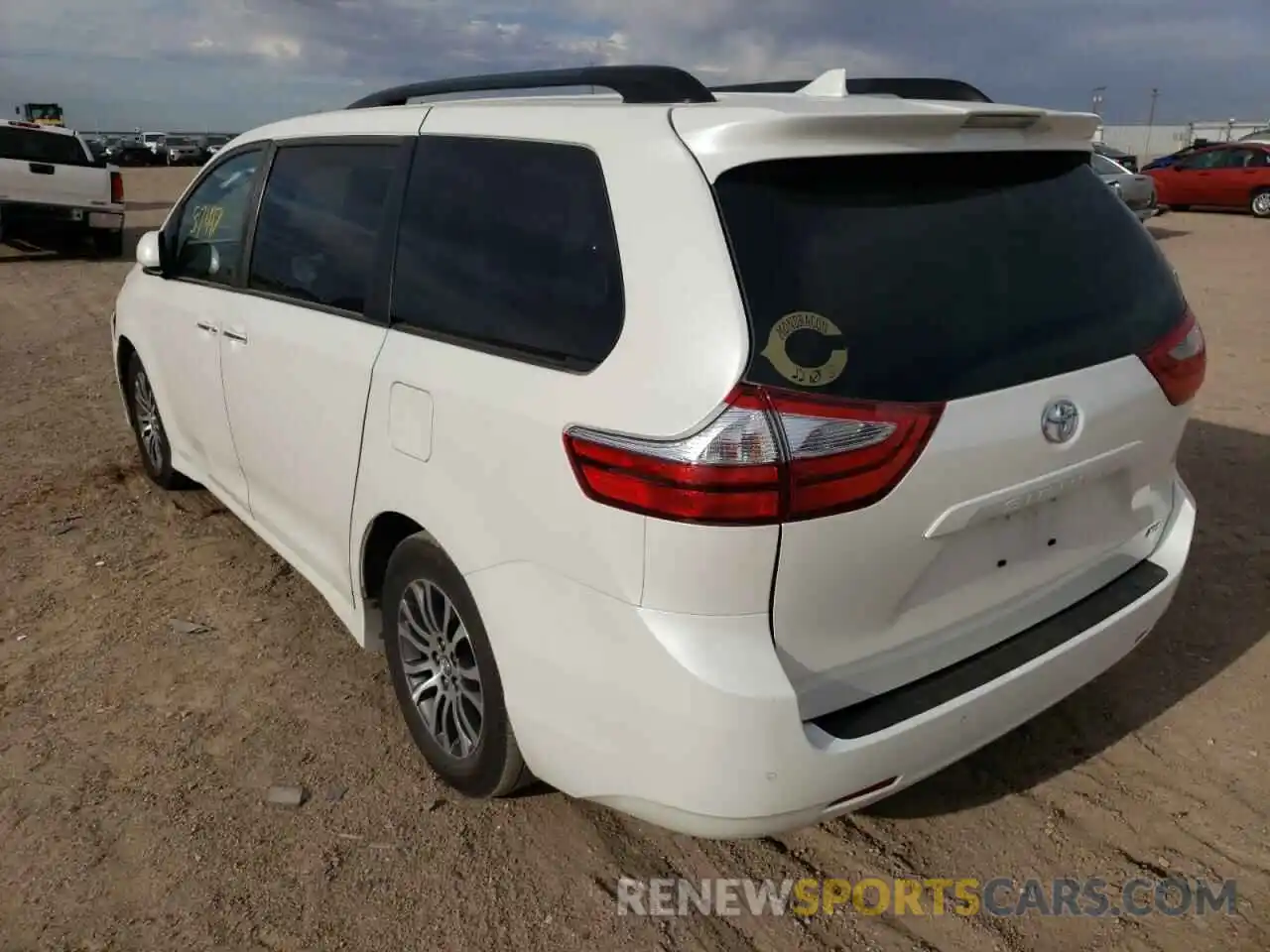 3 Photograph of a damaged car 5TDYZ3DC0KS015984 TOYOTA SIENNA 2019