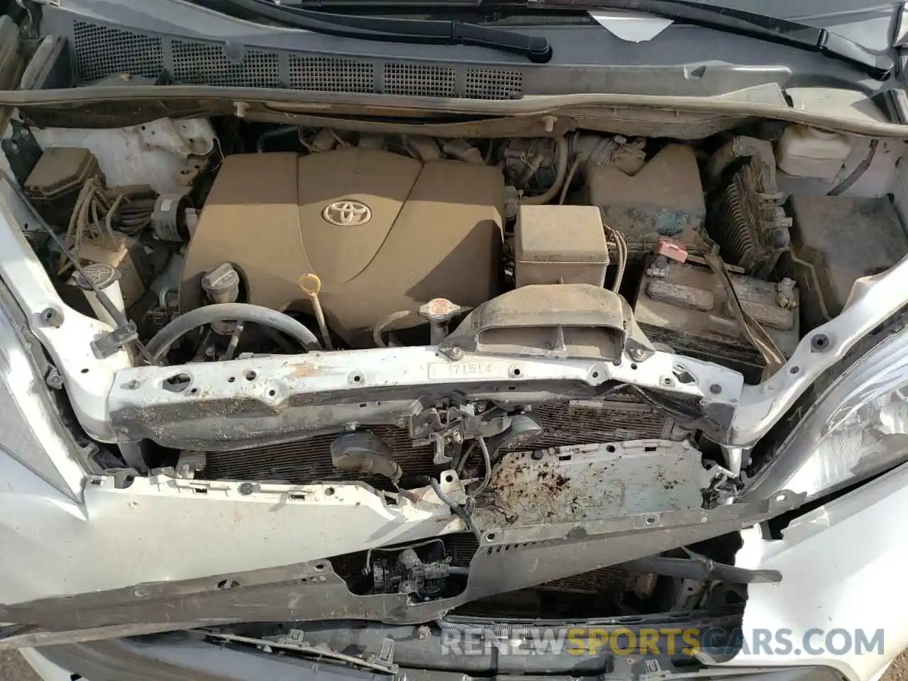 7 Photograph of a damaged car 5TDYZ3DC0KS015984 TOYOTA SIENNA 2019