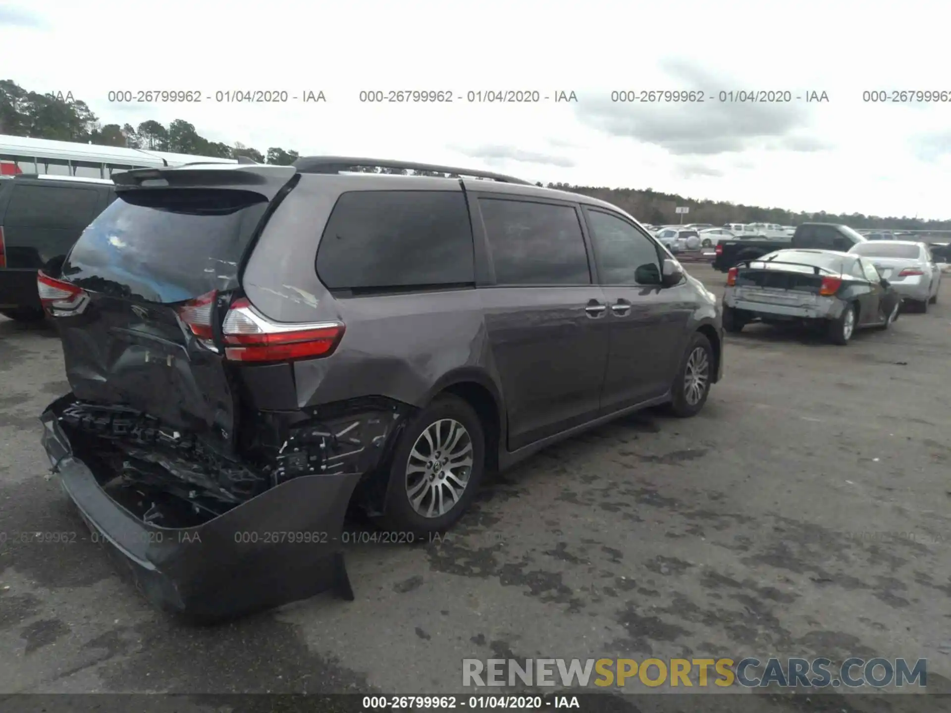 4 Photograph of a damaged car 5TDYZ3DC0KS018268 TOYOTA SIENNA 2019