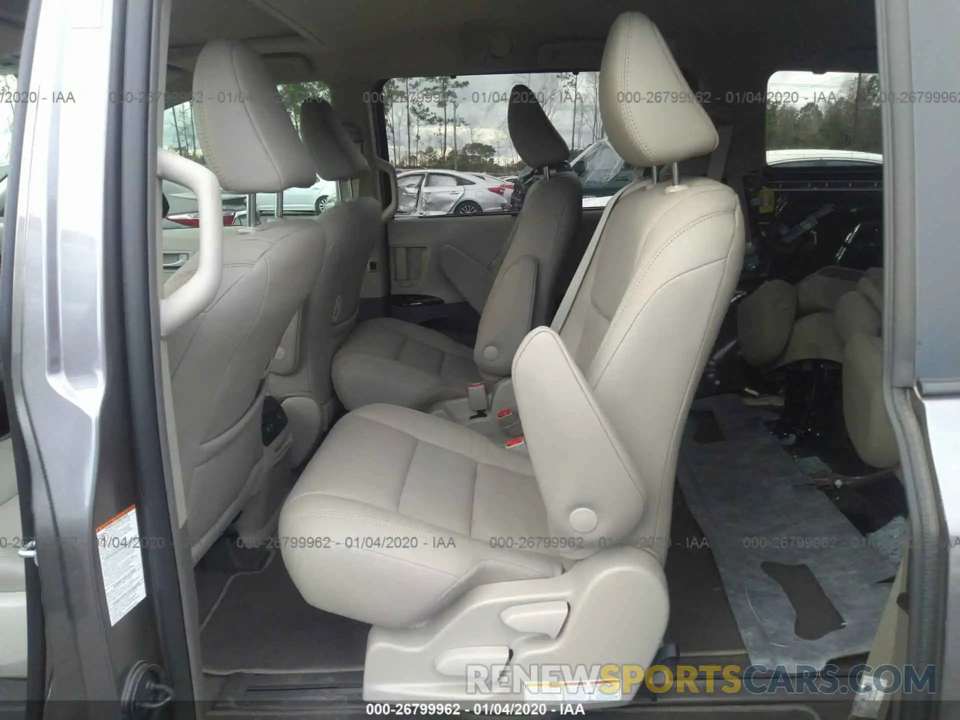 8 Photograph of a damaged car 5TDYZ3DC0KS018268 TOYOTA SIENNA 2019