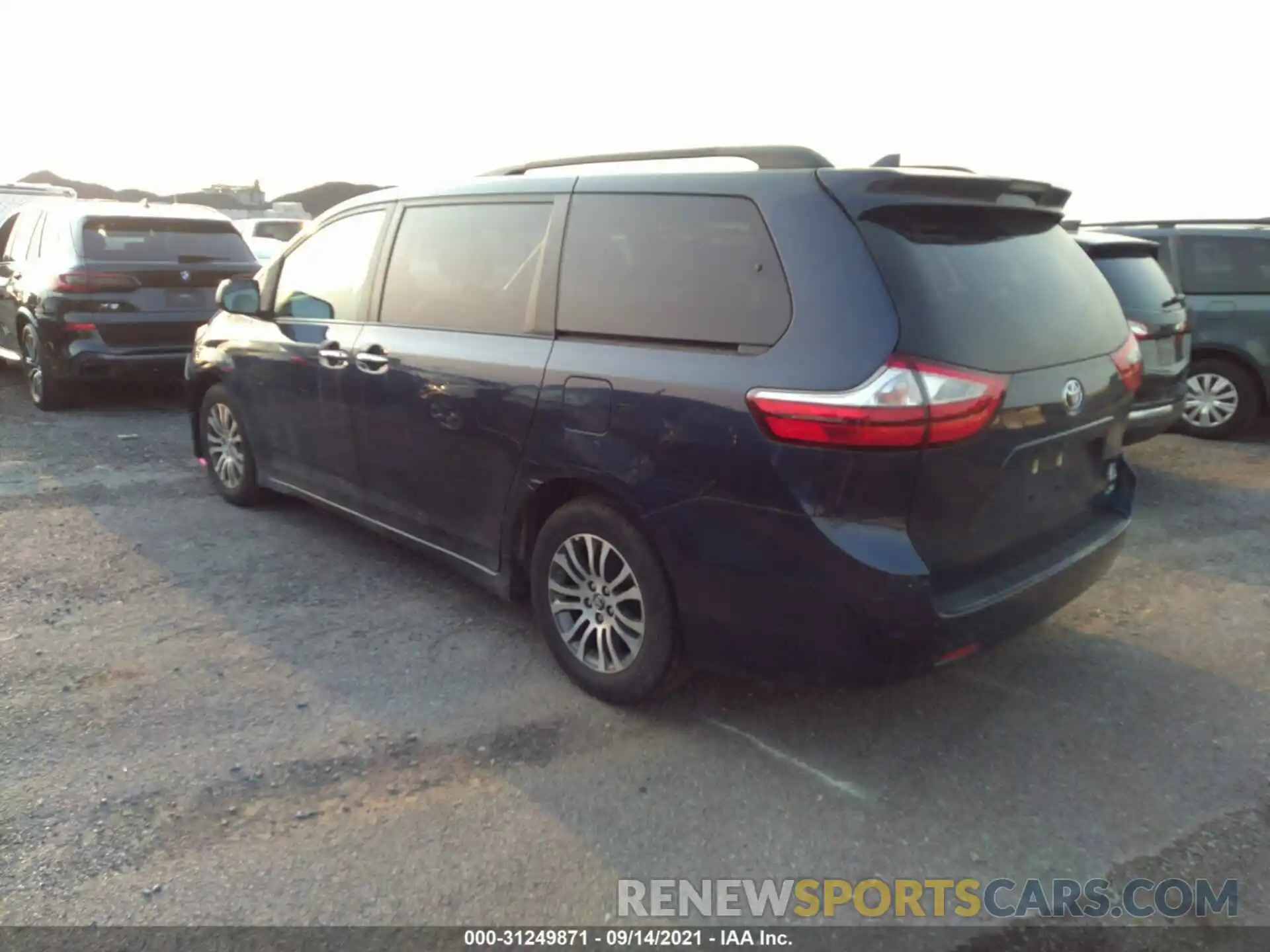 3 Photograph of a damaged car 5TDYZ3DC0KS019467 TOYOTA SIENNA 2019