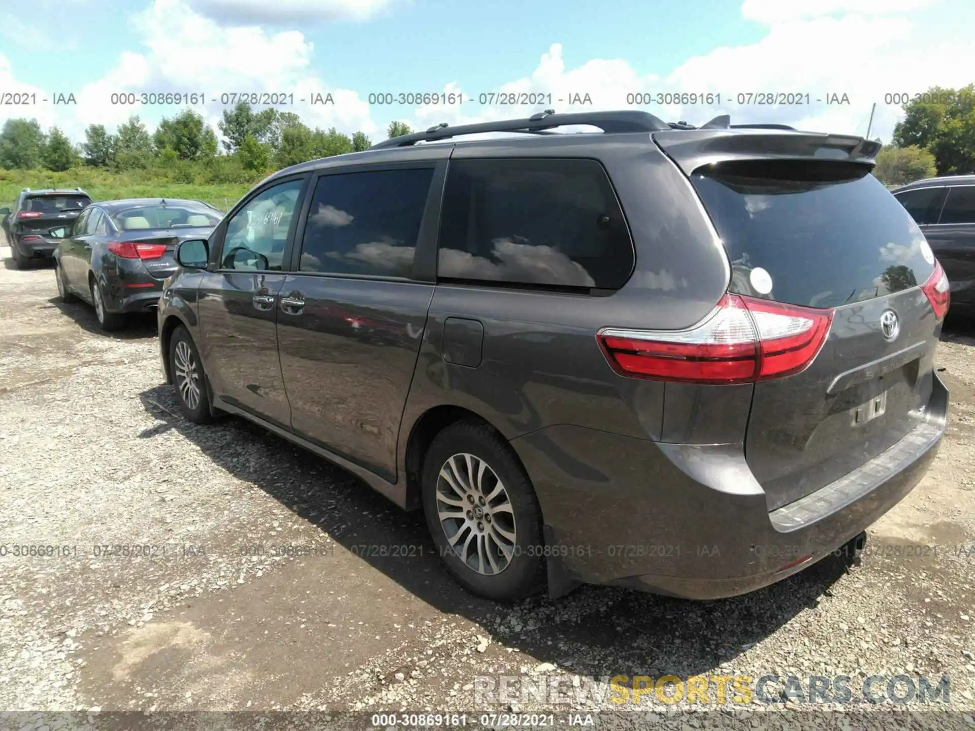 3 Photograph of a damaged car 5TDYZ3DC0KS985740 TOYOTA SIENNA 2019