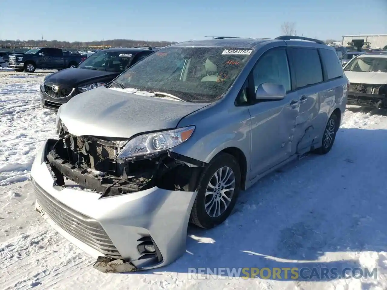 2 Photograph of a damaged car 5TDYZ3DC0KS988816 TOYOTA SIENNA 2019