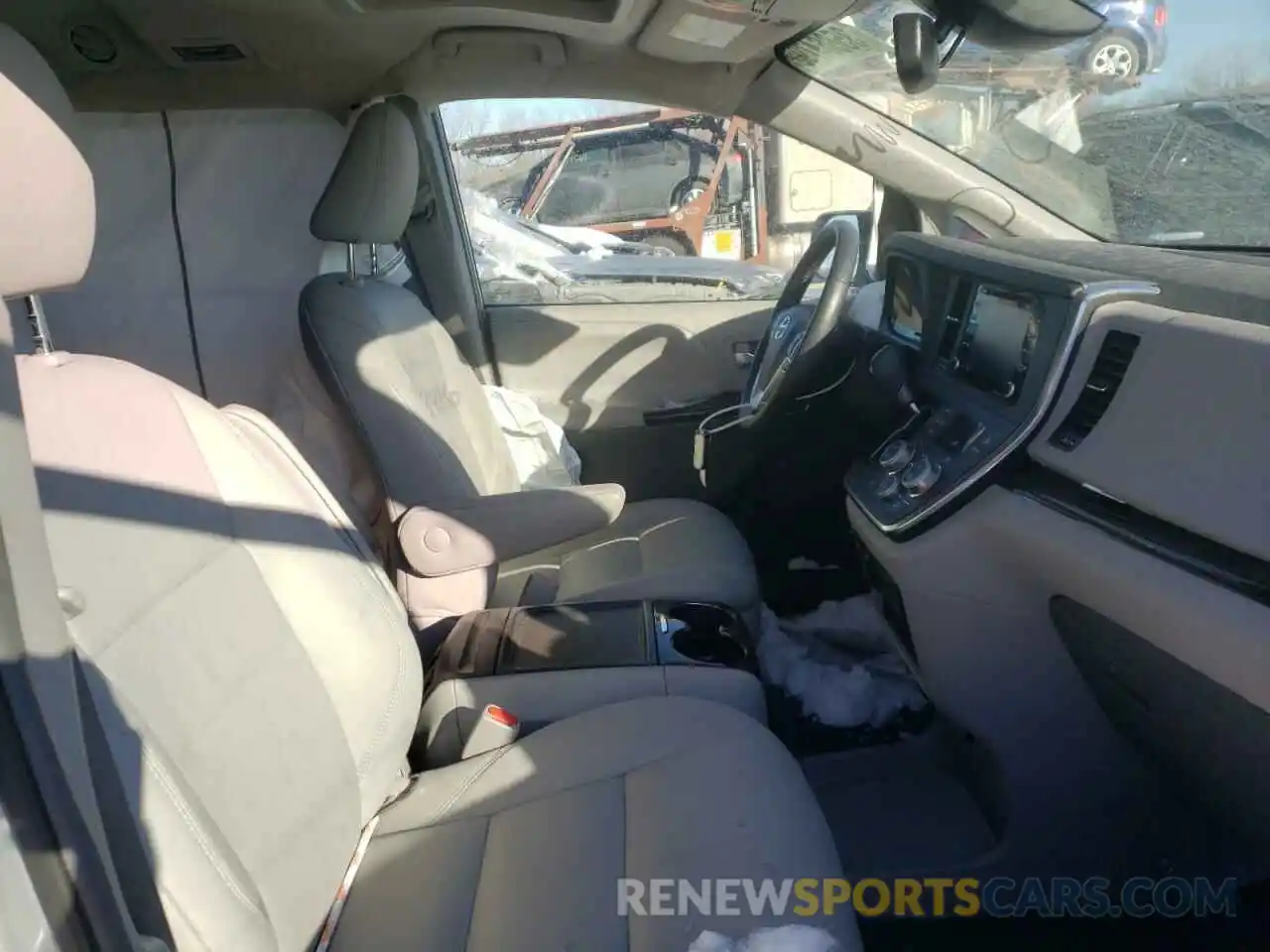 5 Photograph of a damaged car 5TDYZ3DC0KS988816 TOYOTA SIENNA 2019