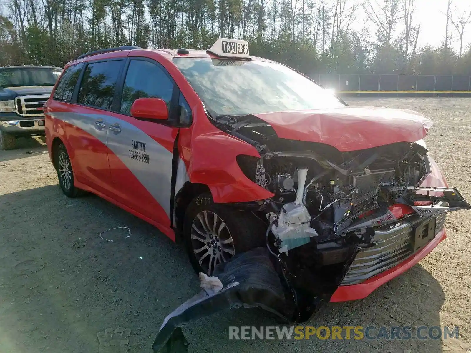 1 Photograph of a damaged car 5TDYZ3DC0KS994244 TOYOTA SIENNA 2019