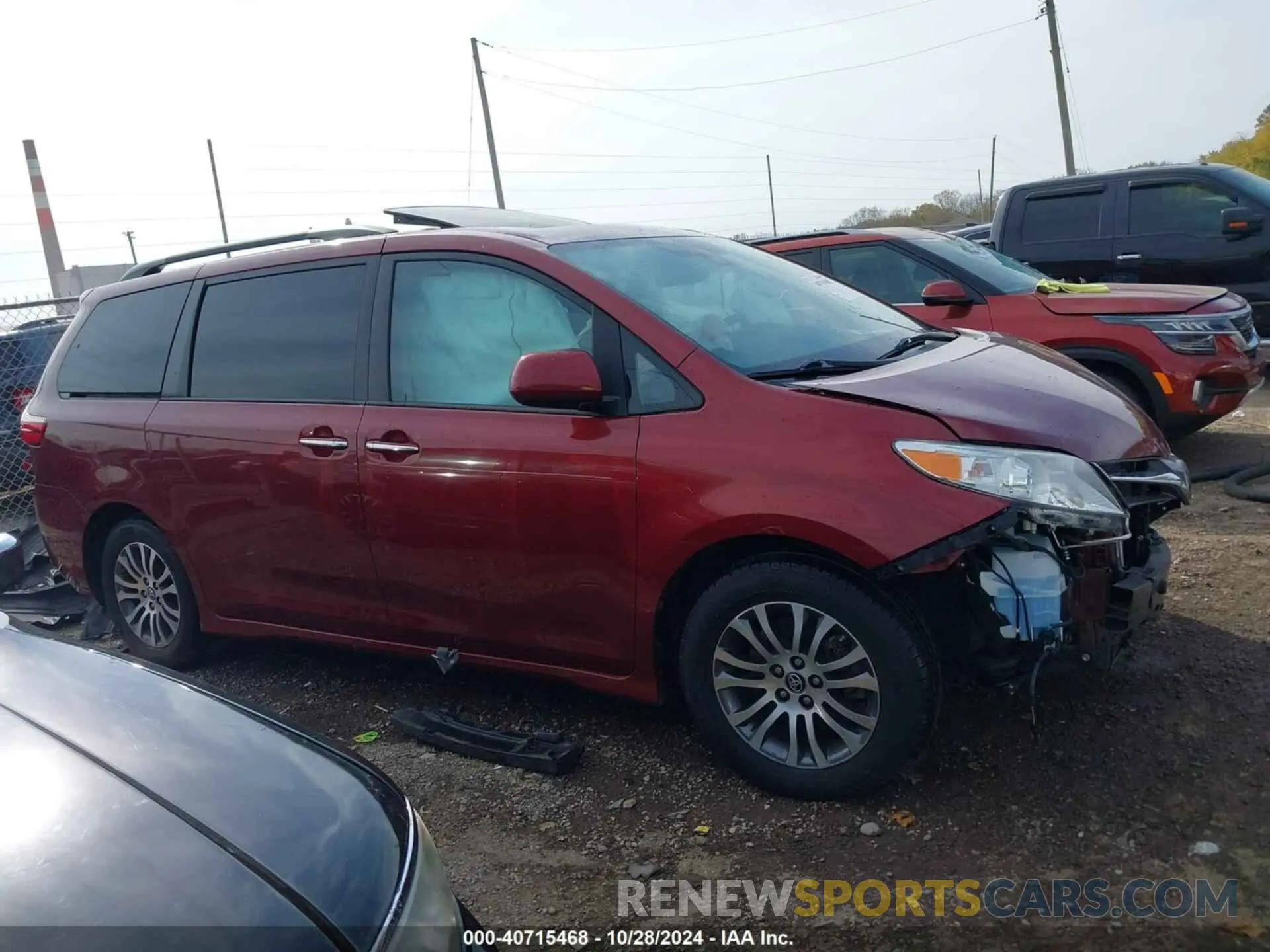 13 Photograph of a damaged car 5TDYZ3DC1KS005299 TOYOTA SIENNA 2019
