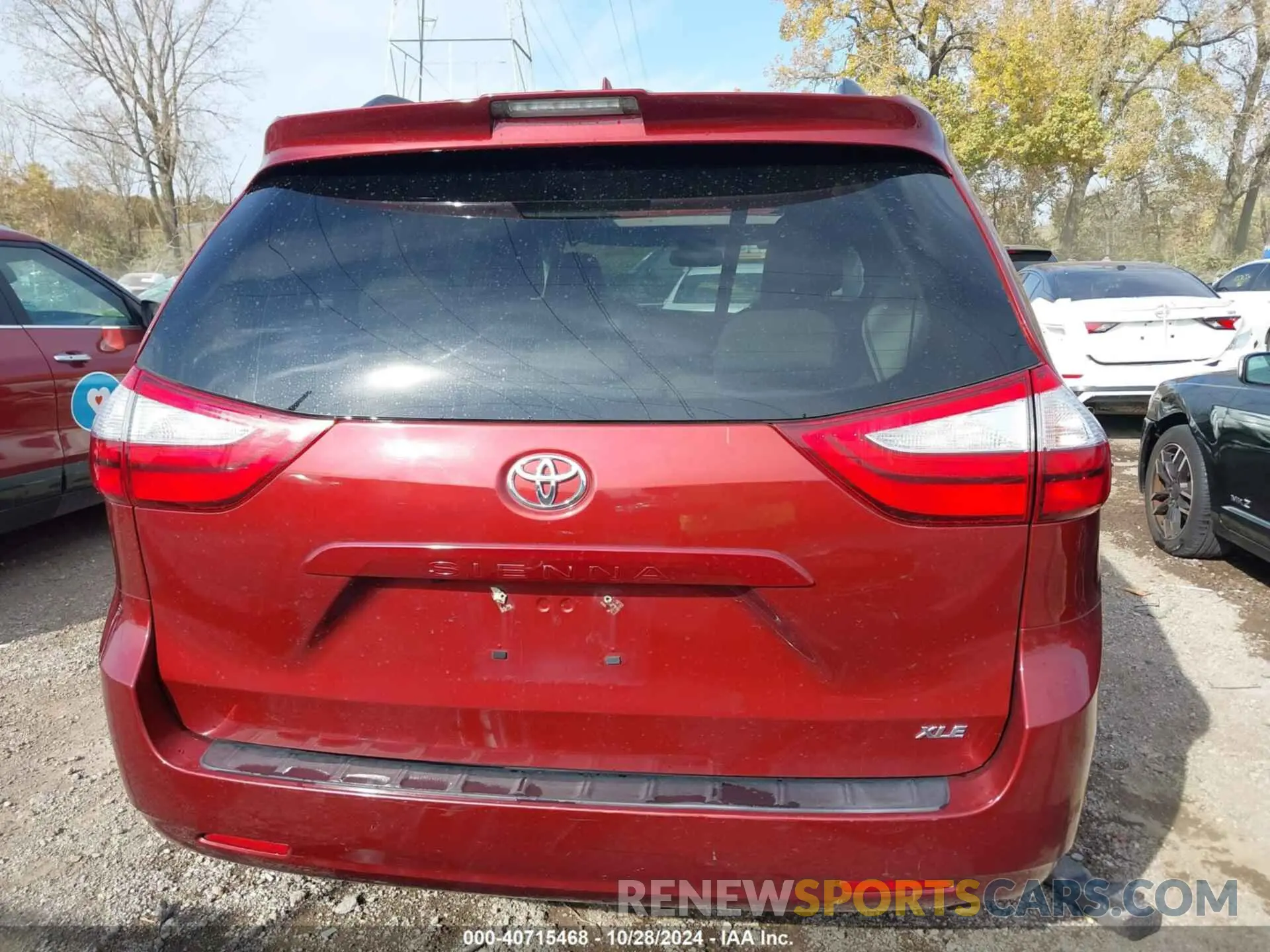 16 Photograph of a damaged car 5TDYZ3DC1KS005299 TOYOTA SIENNA 2019
