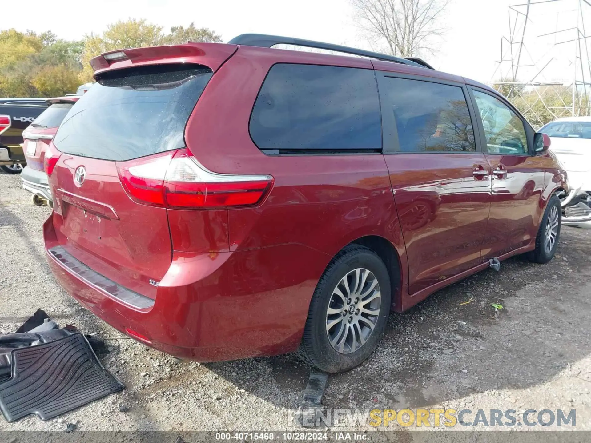 4 Photograph of a damaged car 5TDYZ3DC1KS005299 TOYOTA SIENNA 2019
